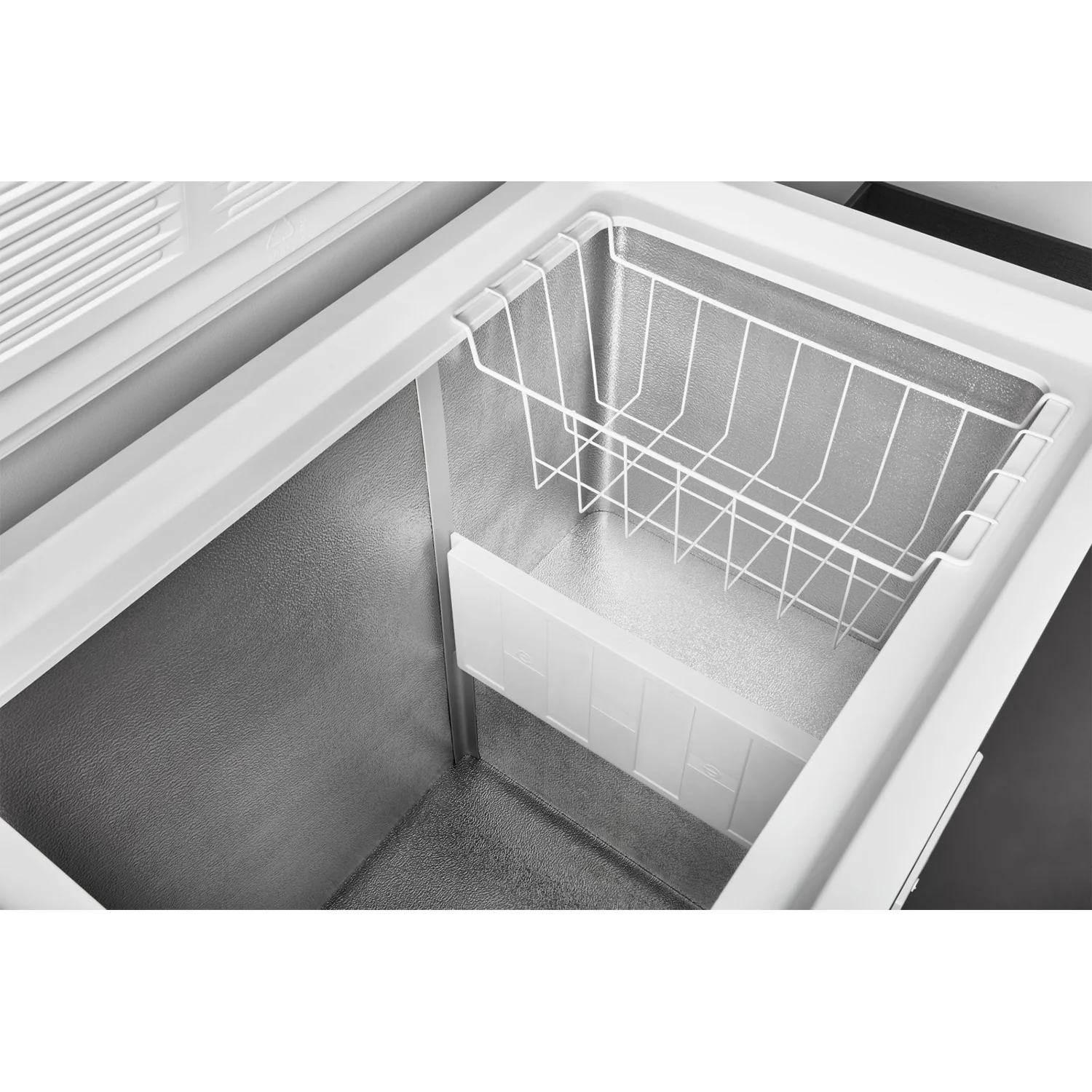 Amana White Chest Freezer (16.00 Cu Ft) - AZC5216LW - Image 4