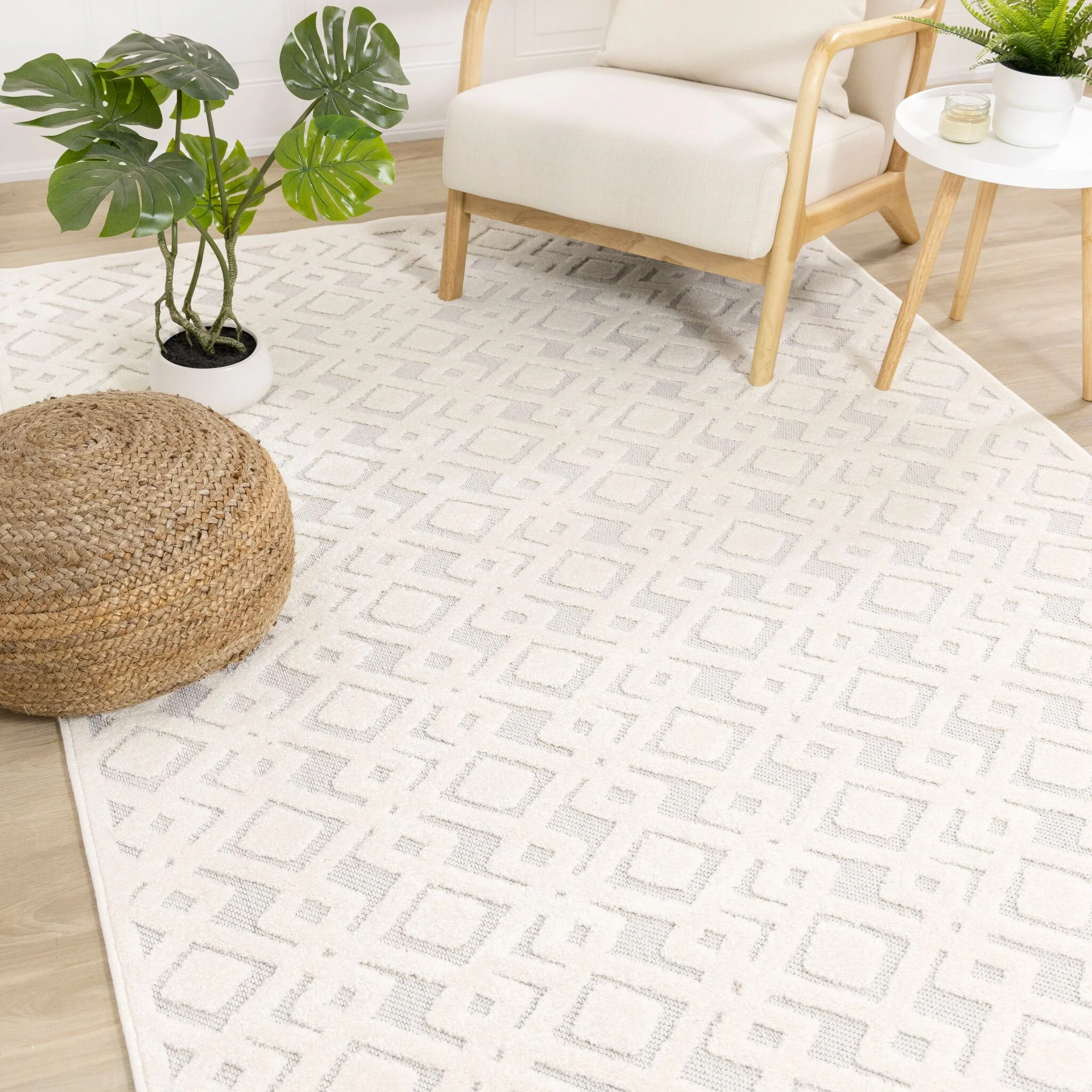 Arctic Echo 5'3" x 7'7" Diamond Area Rug - White - Image 3