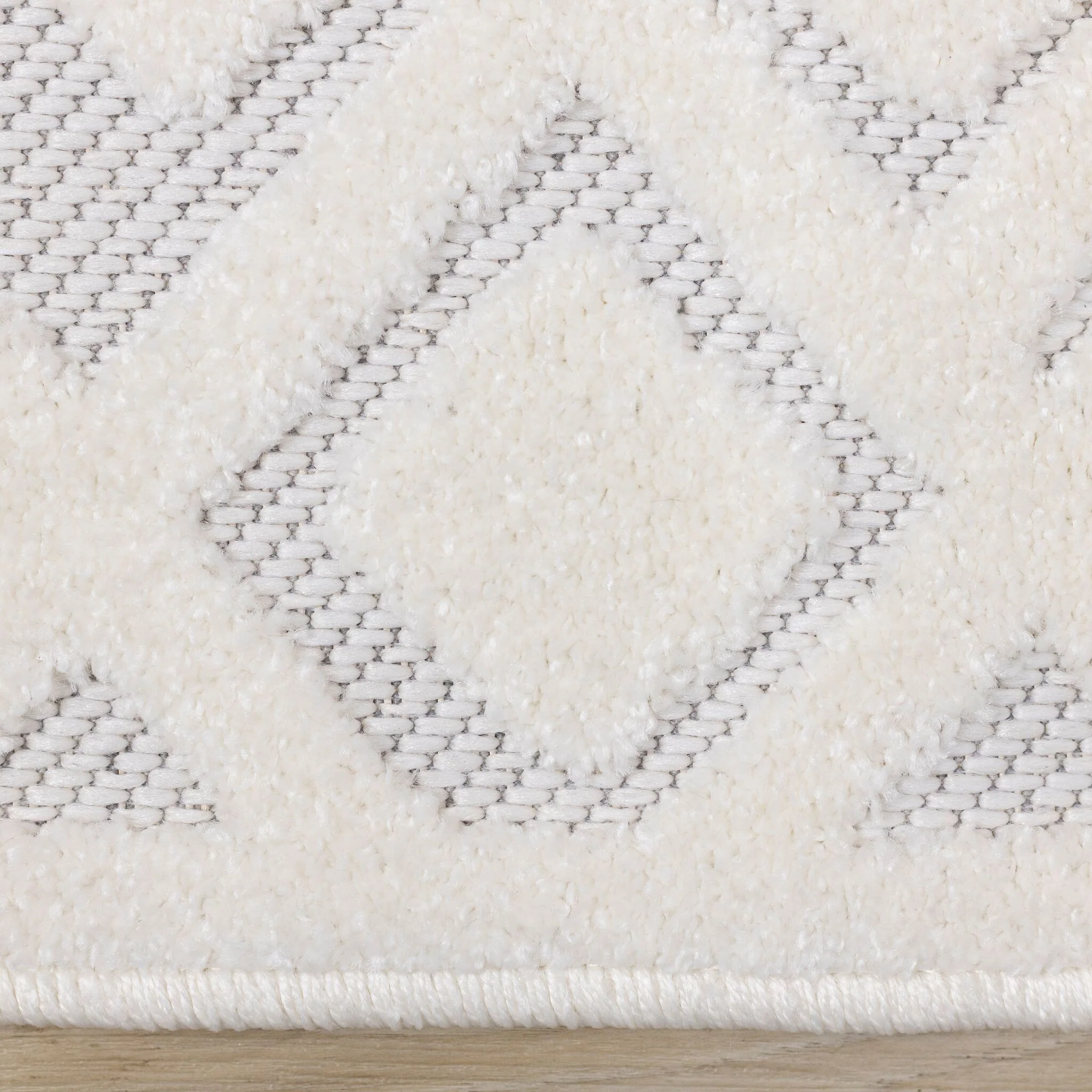 Arctic Echo 5'3" x 7'7" Diamond Area Rug - White - Image 6