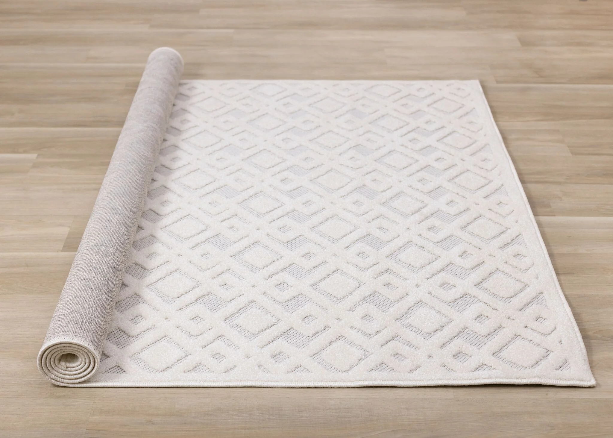 Arctic Echo 5'3" x 7'7" Diamond Area Rug - White - Image 9