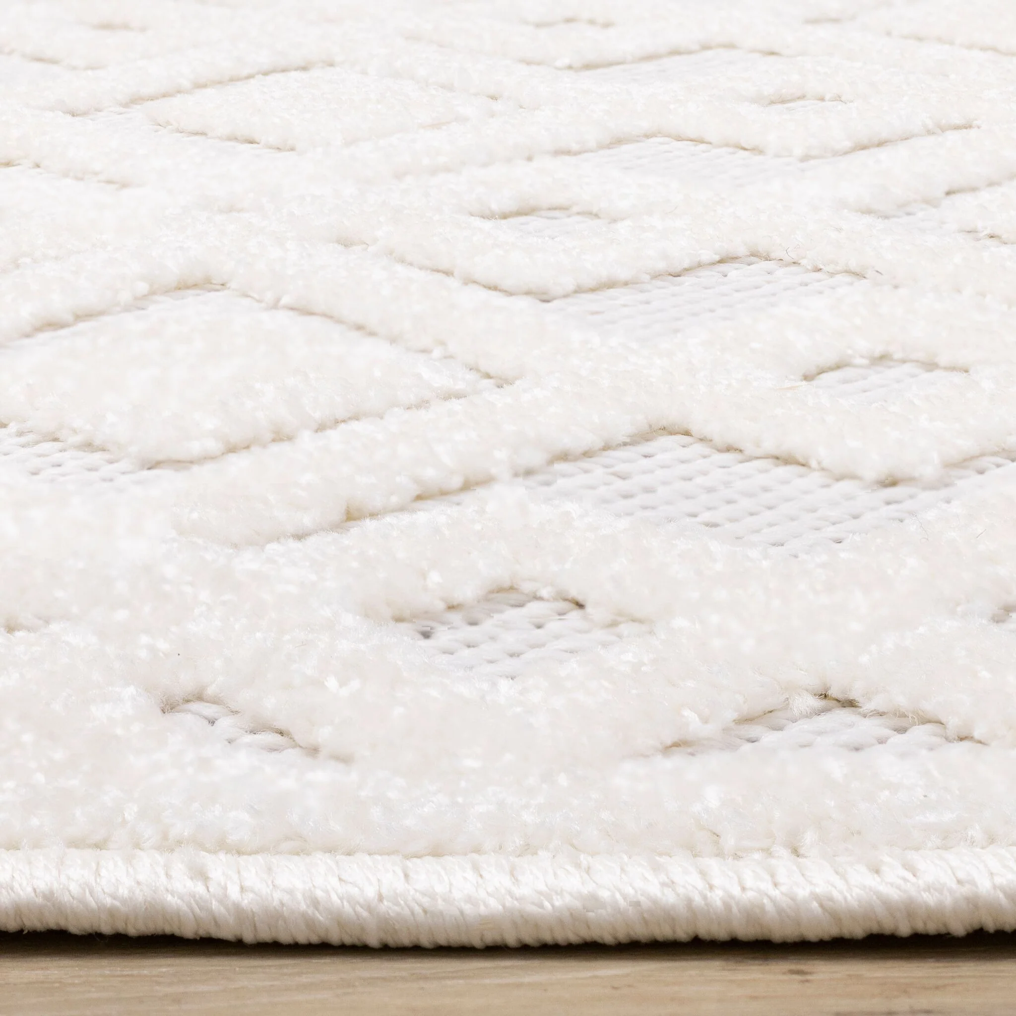 Arctic Echo 6'7" x 9'6" Diamond Area Rug - White - Image 8