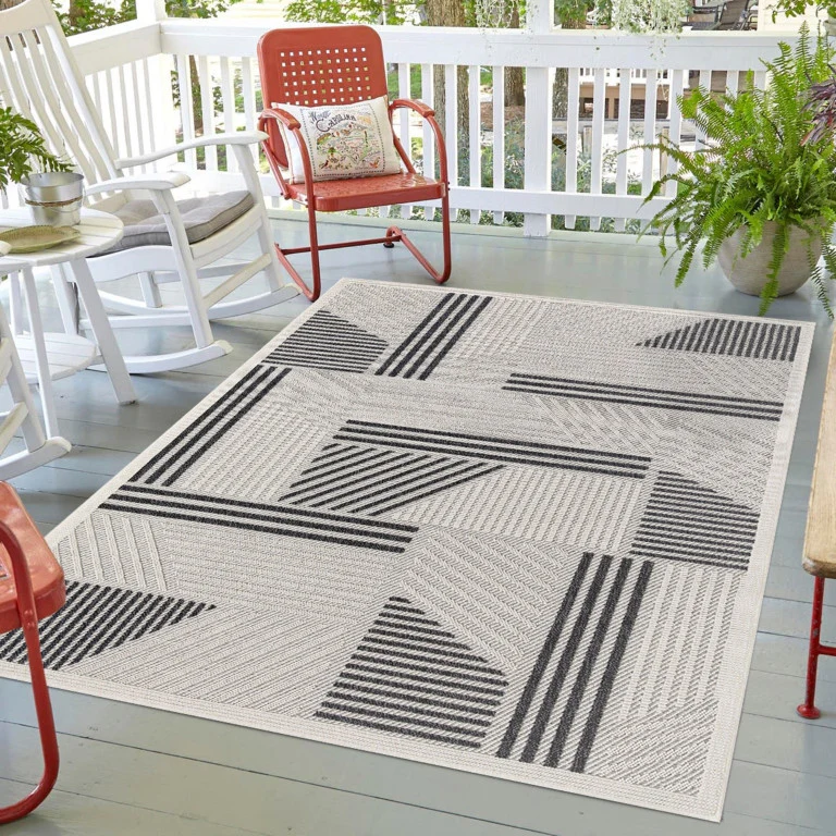 Assia Modern Outdoor Rug - 6' x 9' - Grey/Black - Image 4