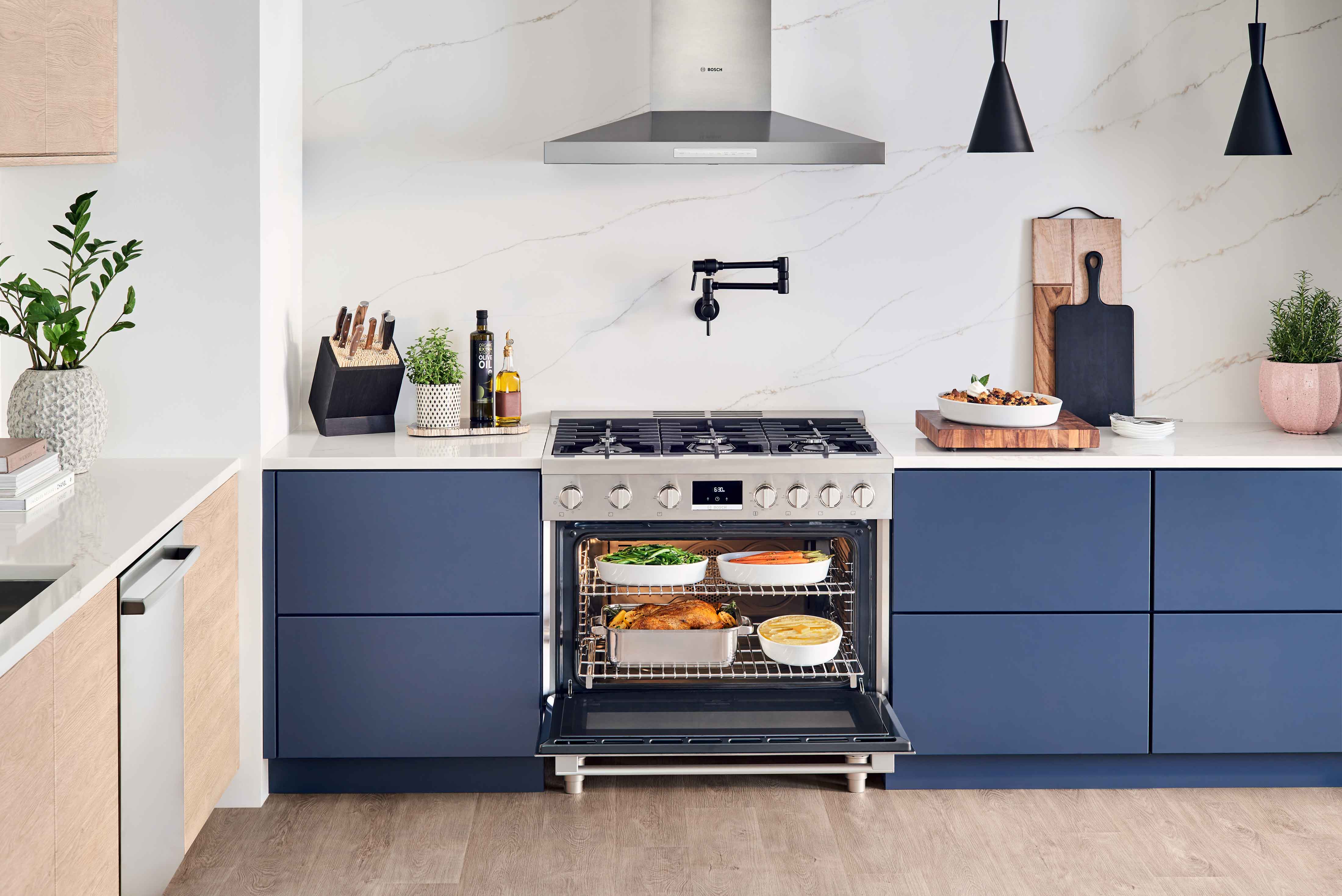 Bosch 36" Industrial Style Gas Range Stainless Steel - HGS8655UC - Image 17