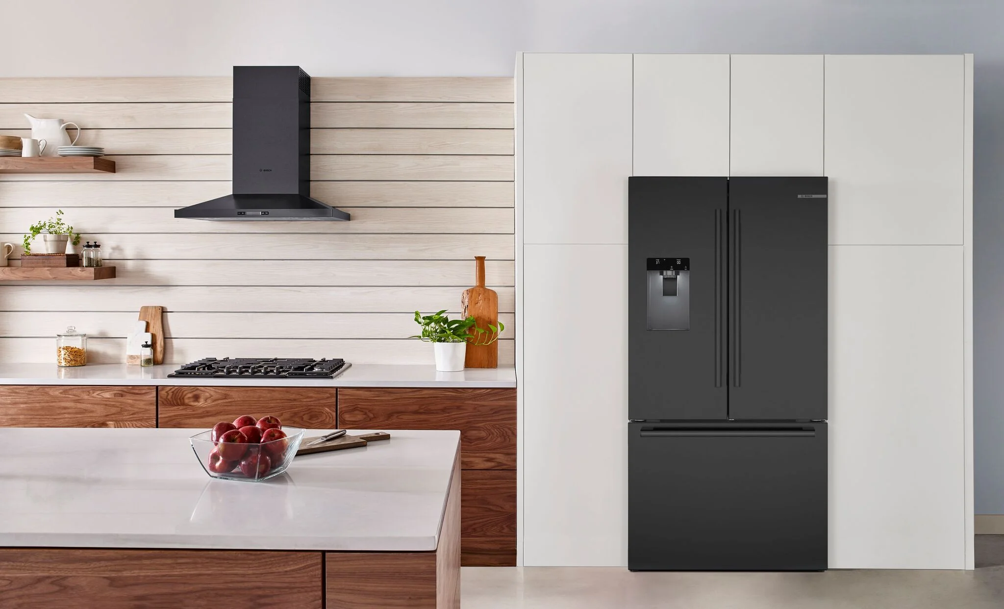 Bosch 500 Series 36" 21.6 Cu. Ft. Black Stainless French Door Refrigerator - B36CD52SNB - Image 2