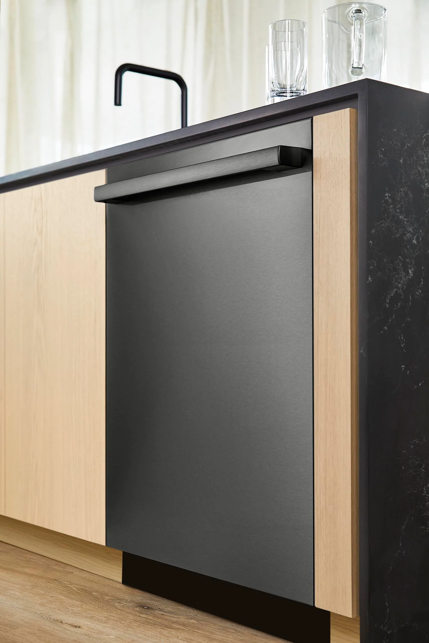 Bosch Black Stainless Steel Anti Fingerprint 24" Smart Dishwasher with Home Connect, Third Rack - SHX5AEM4N - Image 13