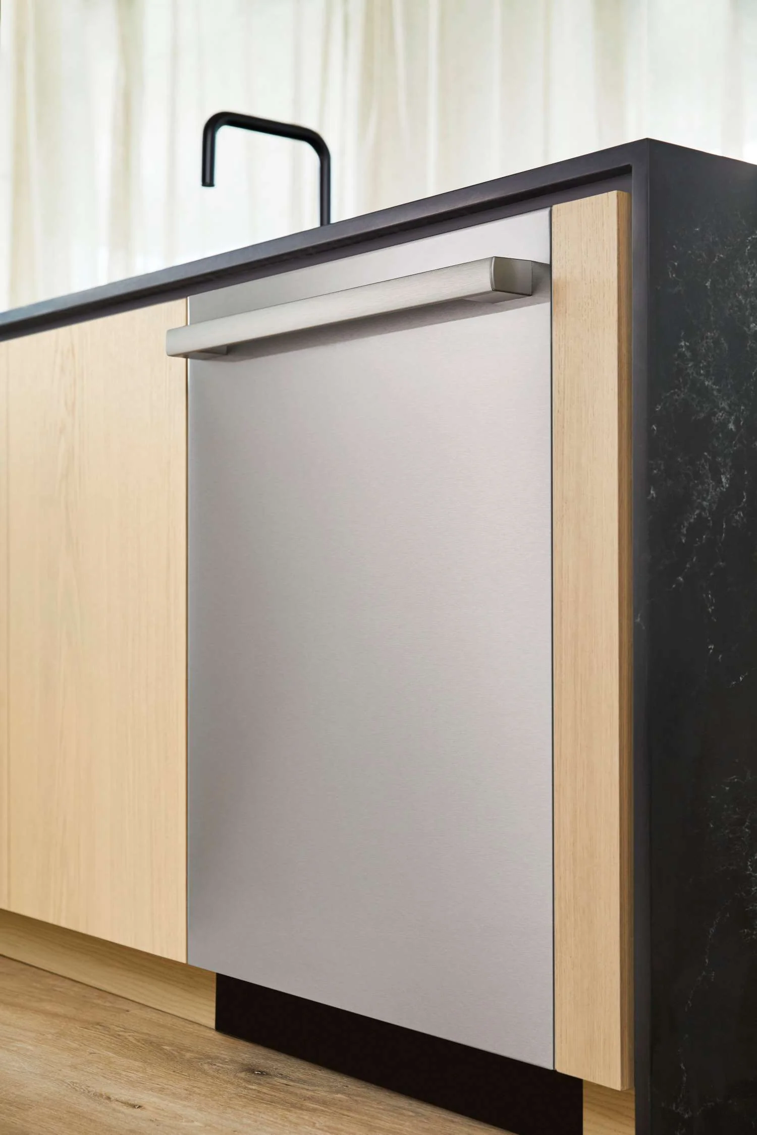 Bosch Stainless Steel Anti Fingerprint 24" Smart Dishwasher with Home Connect, Third Rack - SHX5AEM5N - Image 2