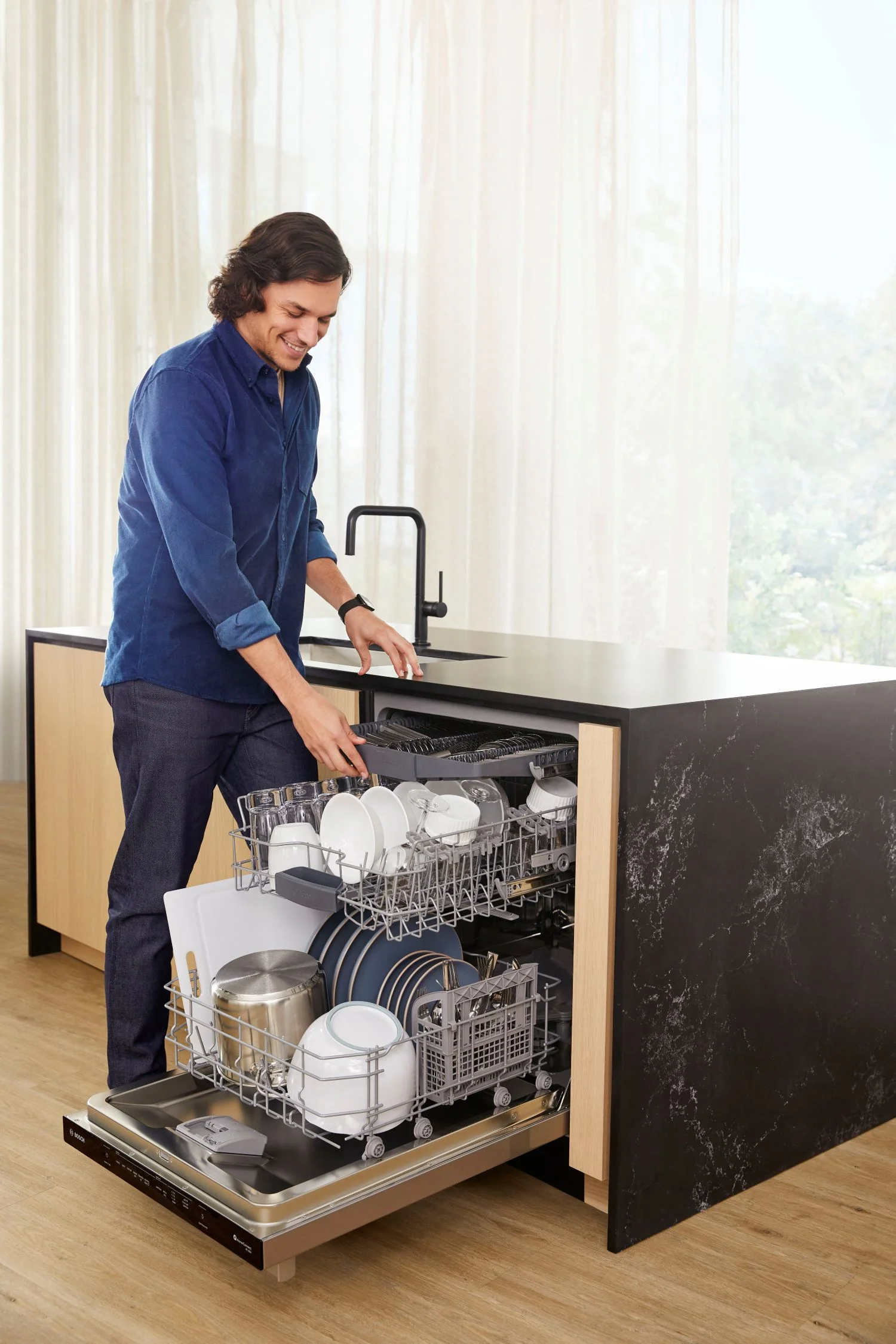 Bosch Stainless Steel Anti Fingerprint 24" Smart Dishwasher with Home Connect, Third Rack - SHX5AEM5N - Image 6