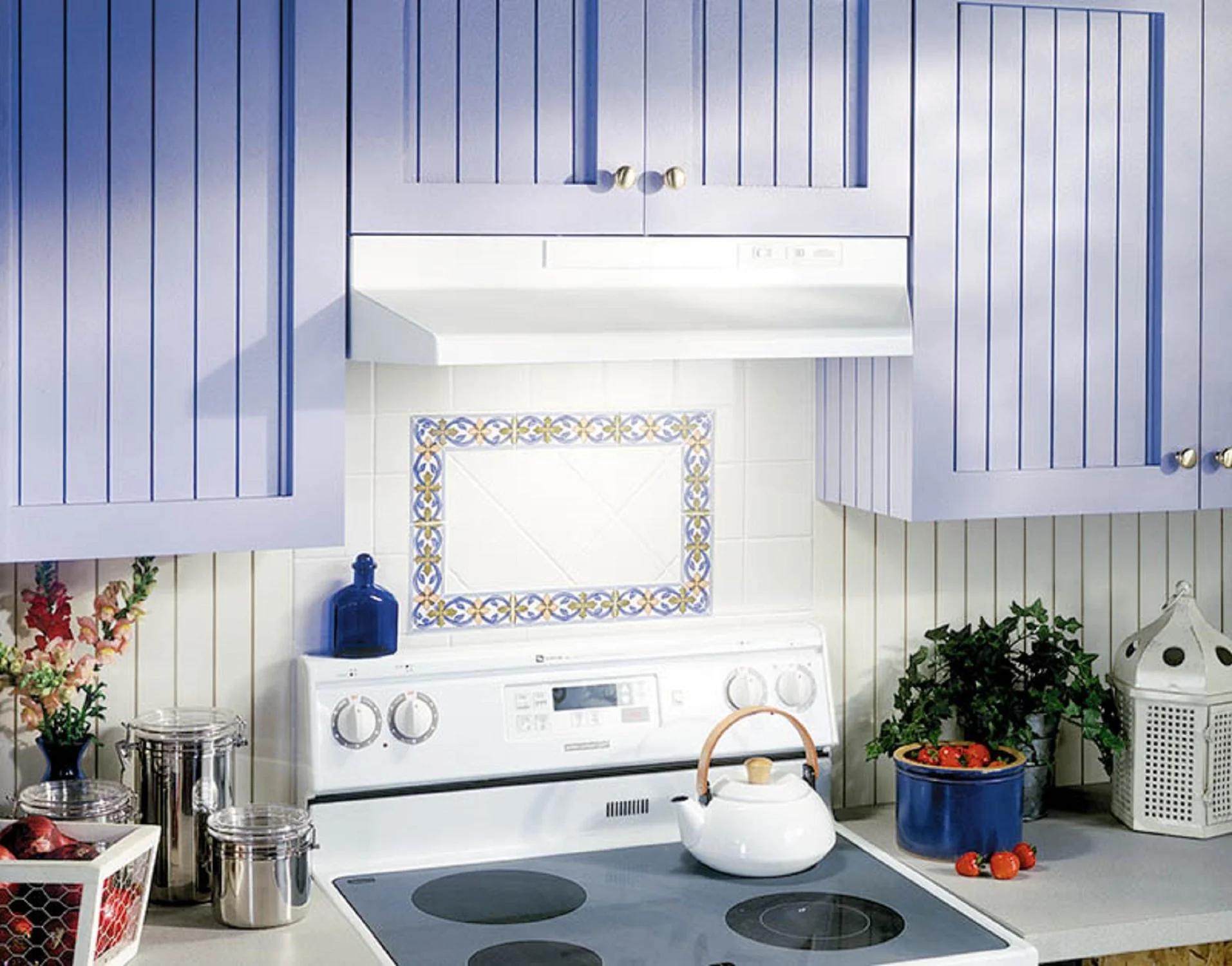 Broan White 24" 210 Max CFM Under-the-Cabinet Range Hood - BU224WH - Image 2