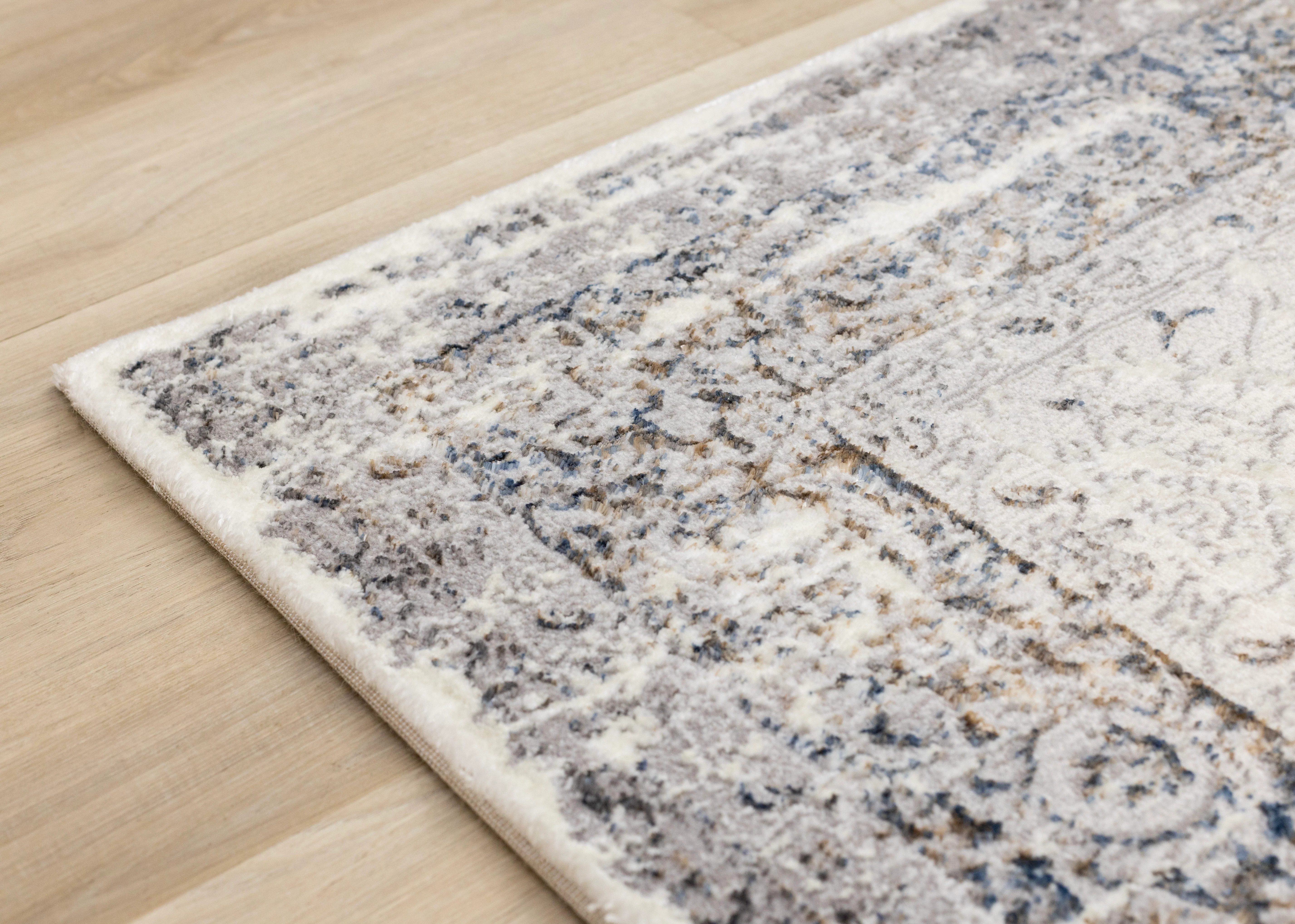 Chateau Charm 5'3" x 7'7" Elegant Classic Area Rug - Grey, Beige - Image 3