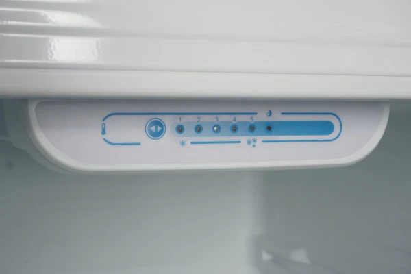 Danby 29.5" 18.1 Cu. Ft. Stainless Steel Top-Freezer Refrigerator - DFF180E2SSDB - Image 7