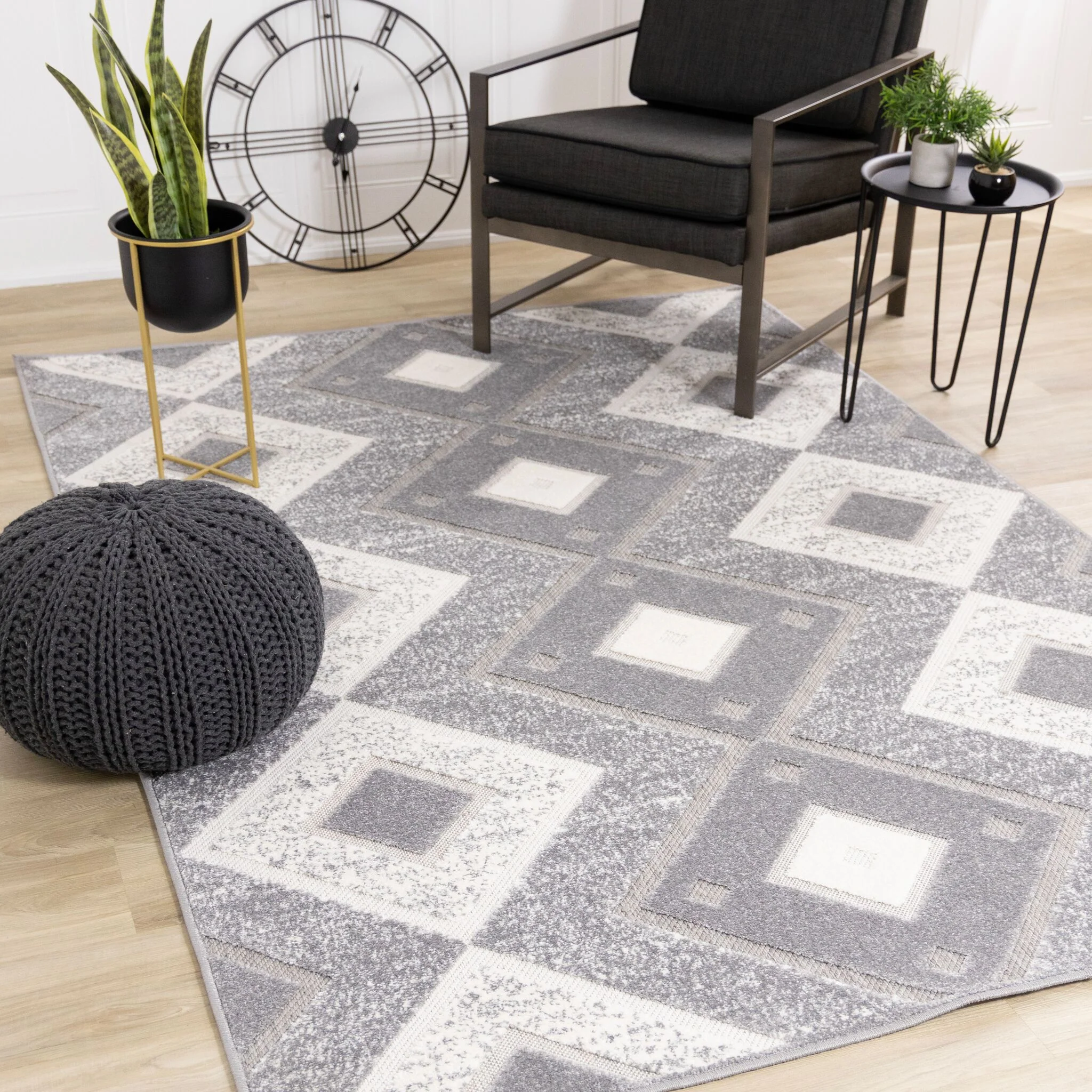 Diamond Mist 5'3" x 7'7" Diamond Pattern Area Rug - Grey, White - Image 3