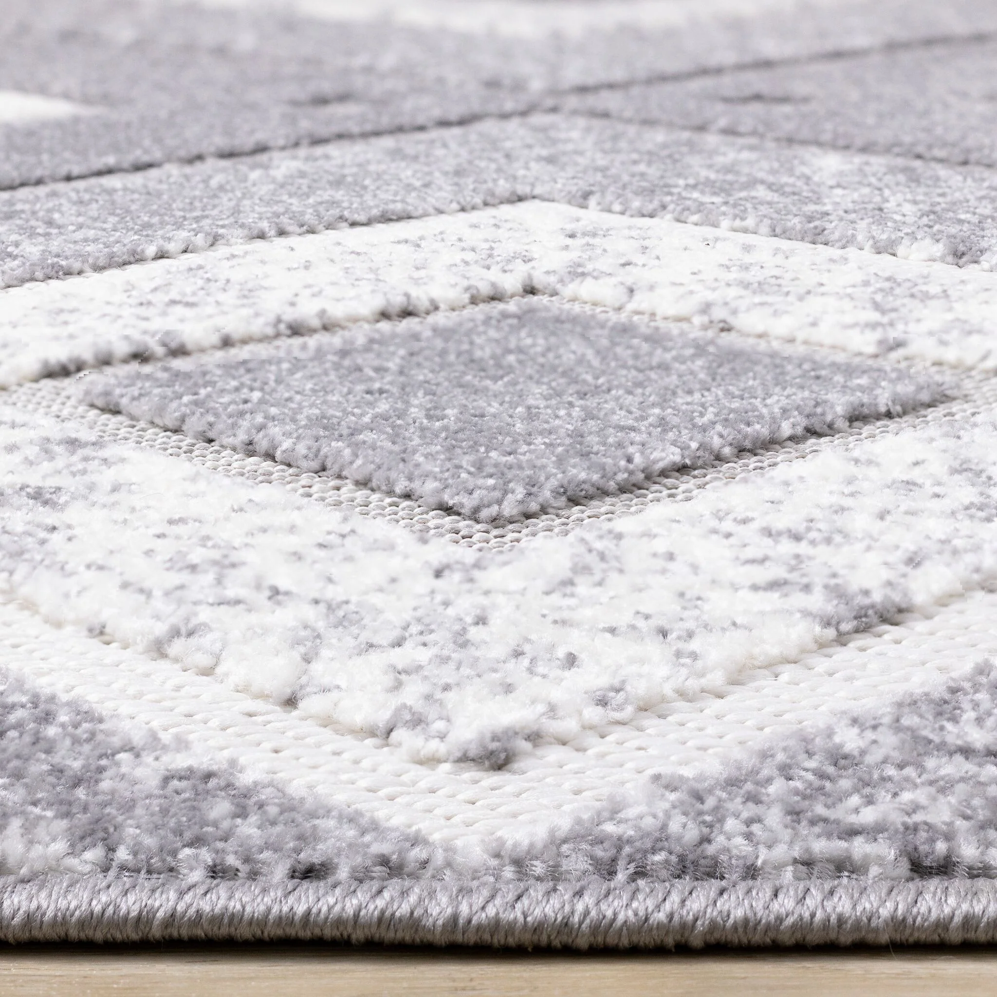 Diamond Mist 5'3" x 7'7" Diamond Pattern Area Rug - Grey, White - Image 5