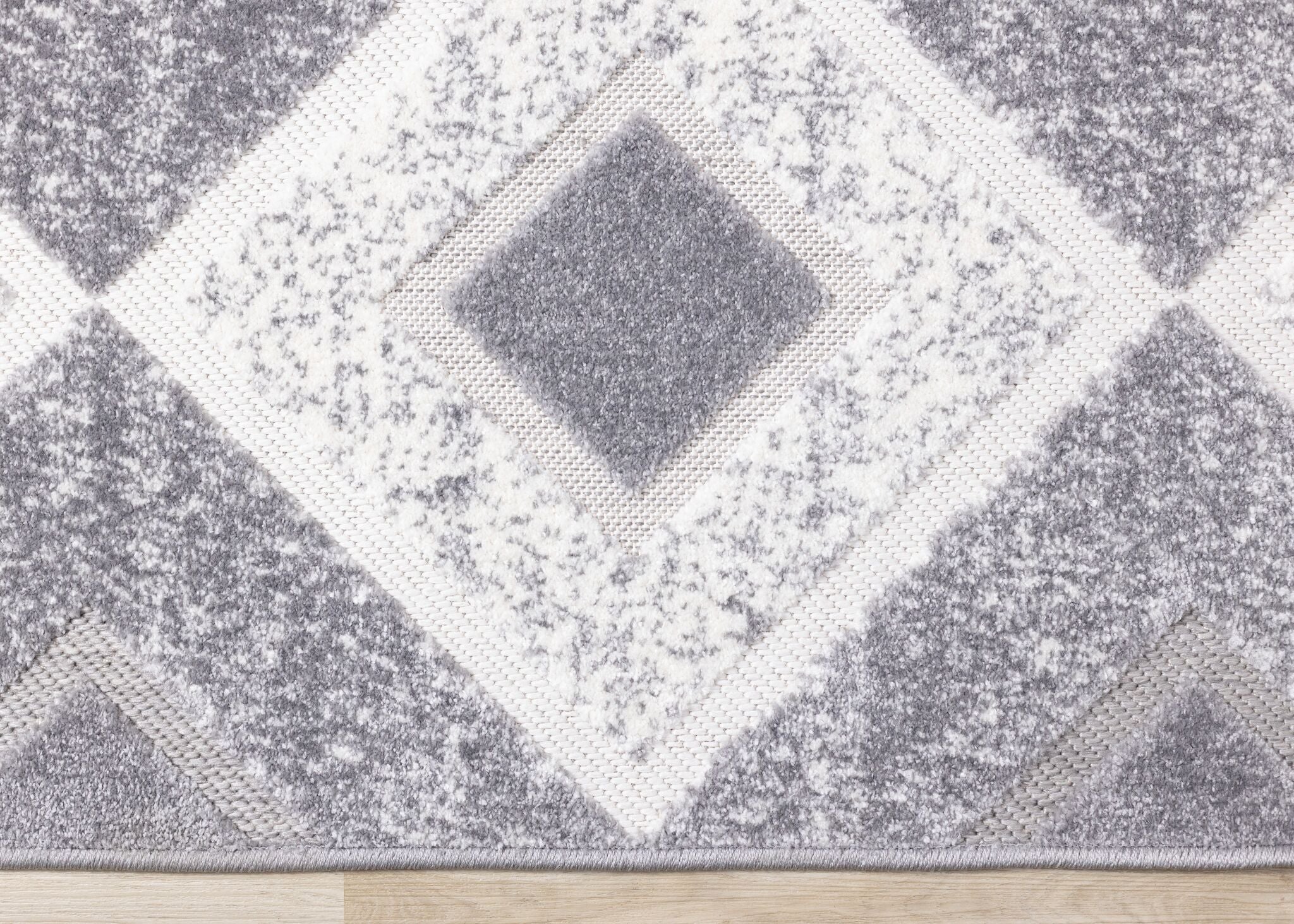 Diamond Mist 5'3" x 7'7" Diamond Pattern Area Rug - Grey, White - Image 6