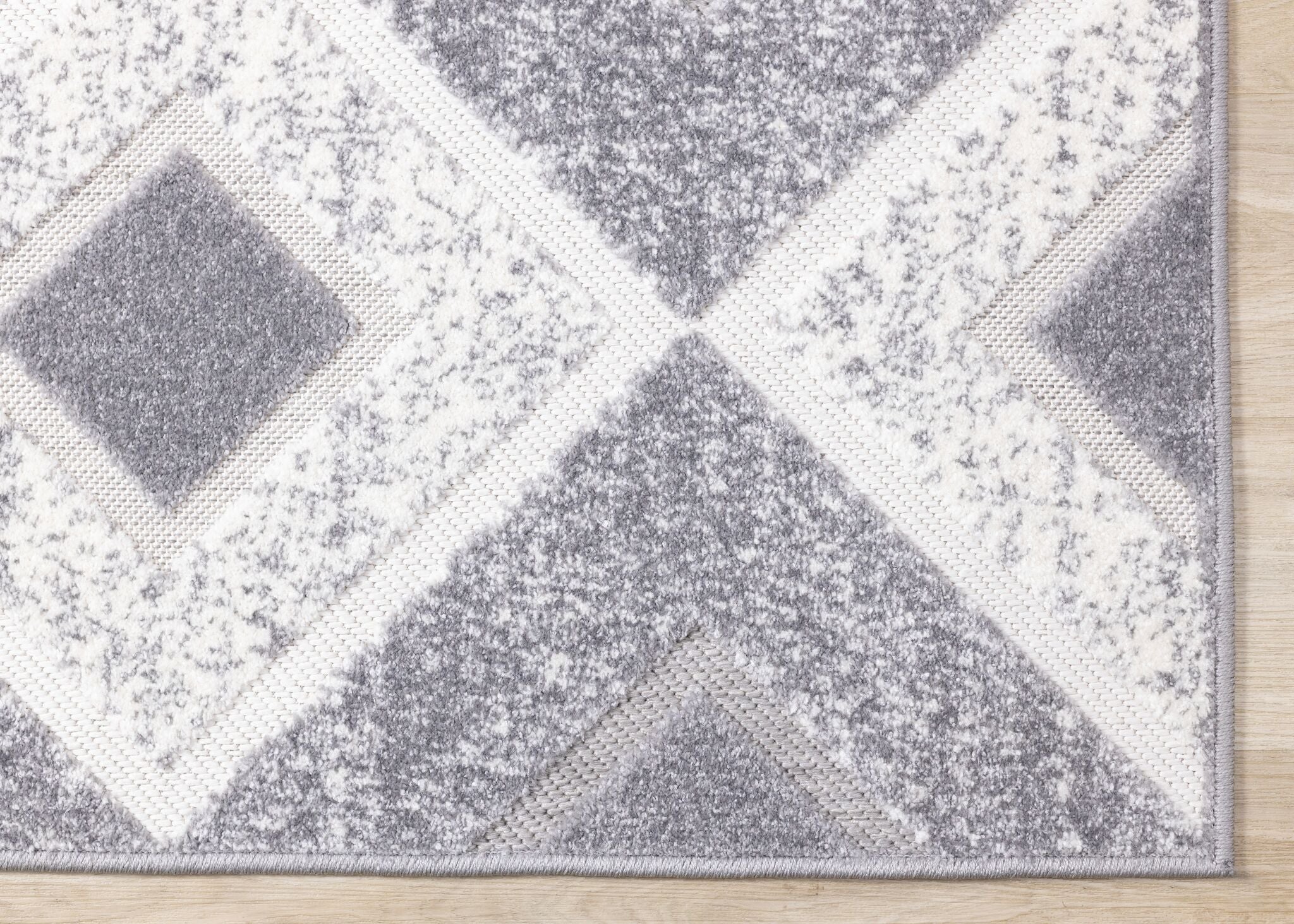 Diamond Mist 5'3" x 7'7" Diamond Pattern Area Rug - Grey, White - Image 8