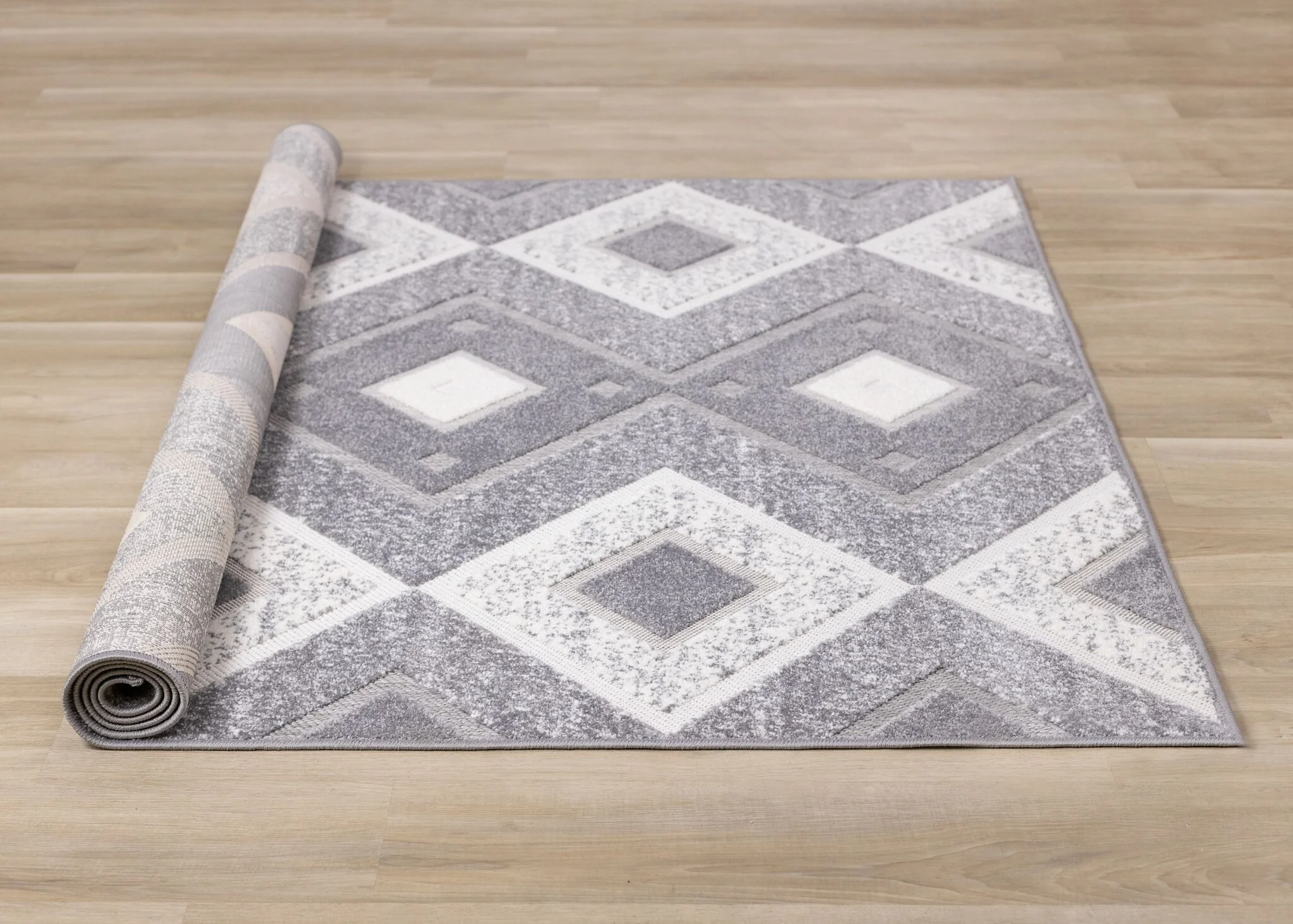 Diamond Mist 5'3" x 7'7" Diamond Pattern Area Rug - Grey, White - Image 9