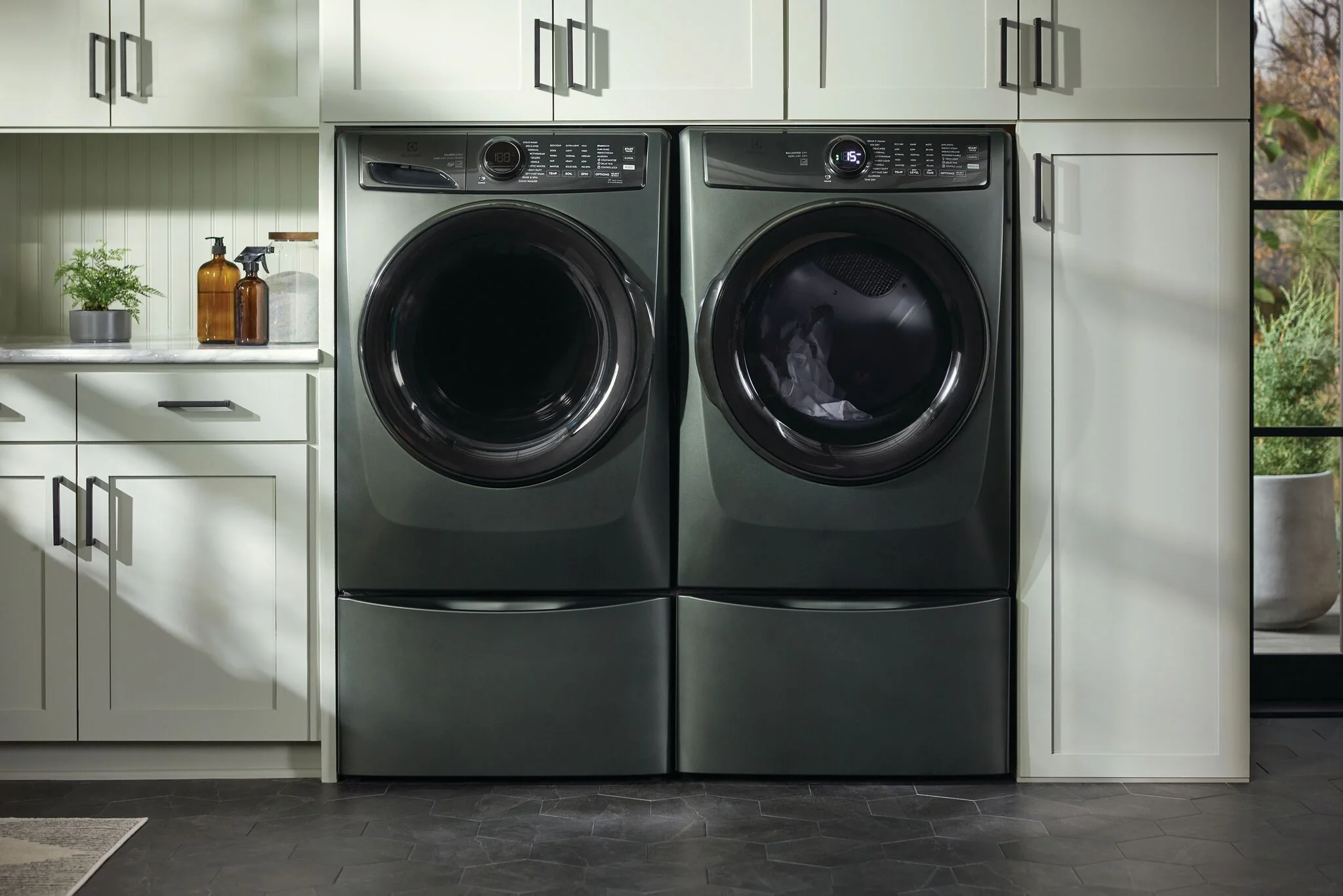 Electrolux Green Front Load Perfect Steam™ Washer with LuxCare® (5.2 Cu. Ft.) - ELFW7738AA - Image 2