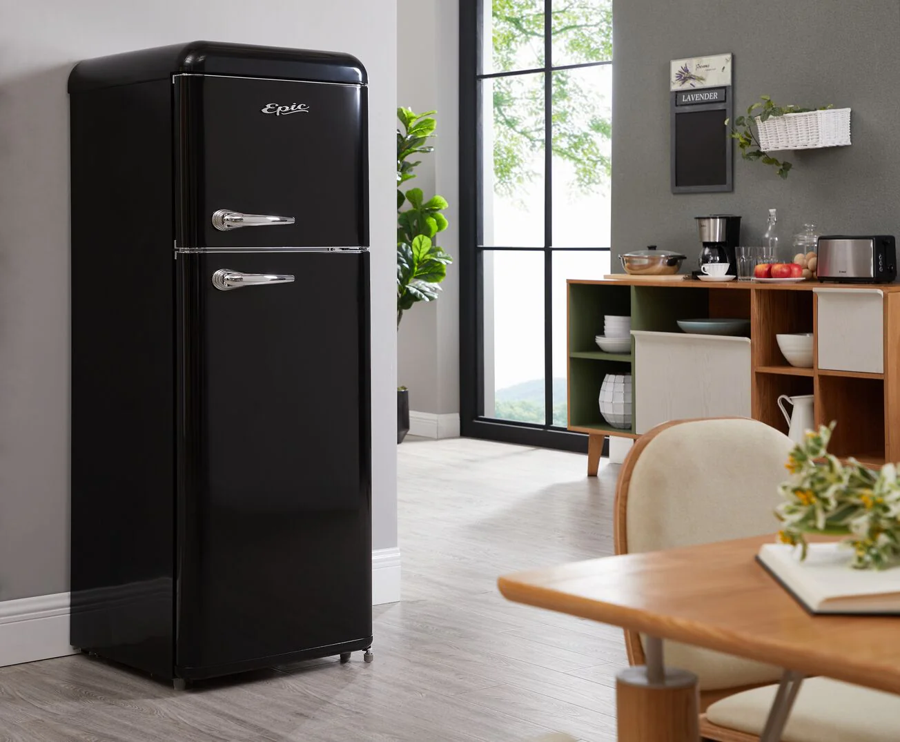 Epic 21.5" 7.5 Cu. Ft. Black Retro Top-Freezer Refrigerator - ERR82BL-1 - Image 5