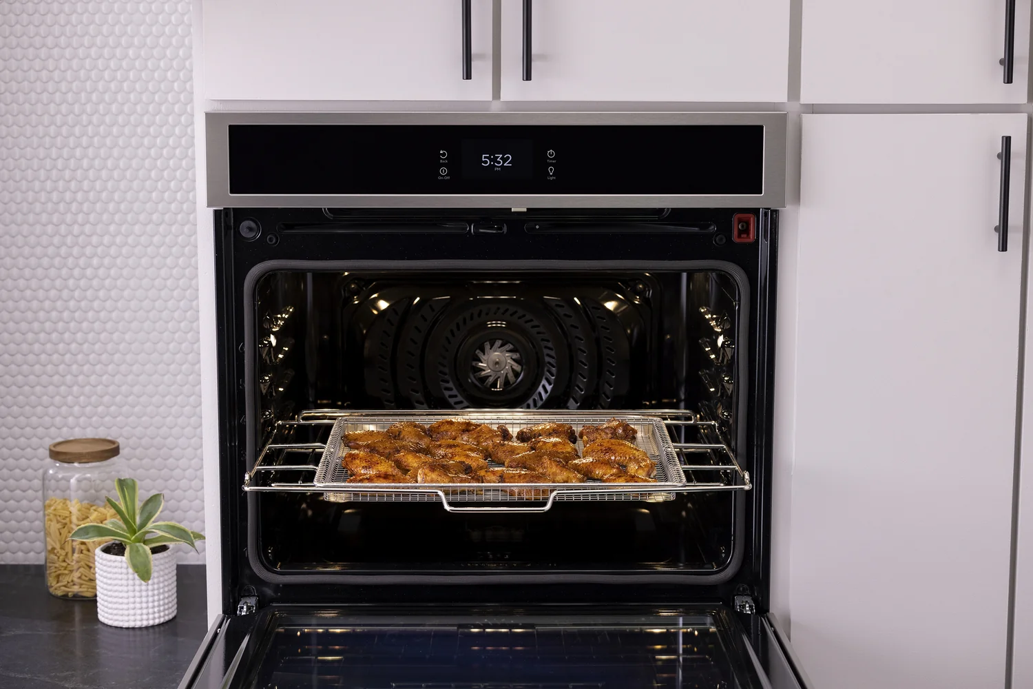 Frigidaire Gallery Smudge-Proof Black Stainless Steel 30" Single Wall Oven with Total Convection (5.3 Cu. Ft) - GCWS3067AD - Image 10