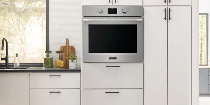 Frigidaire Professional Smudge-Proof® Stainless Steel 30" Single Wall Oven with Total Convection (5.3 cu. ft.) - PCWS3080AF - Image 5