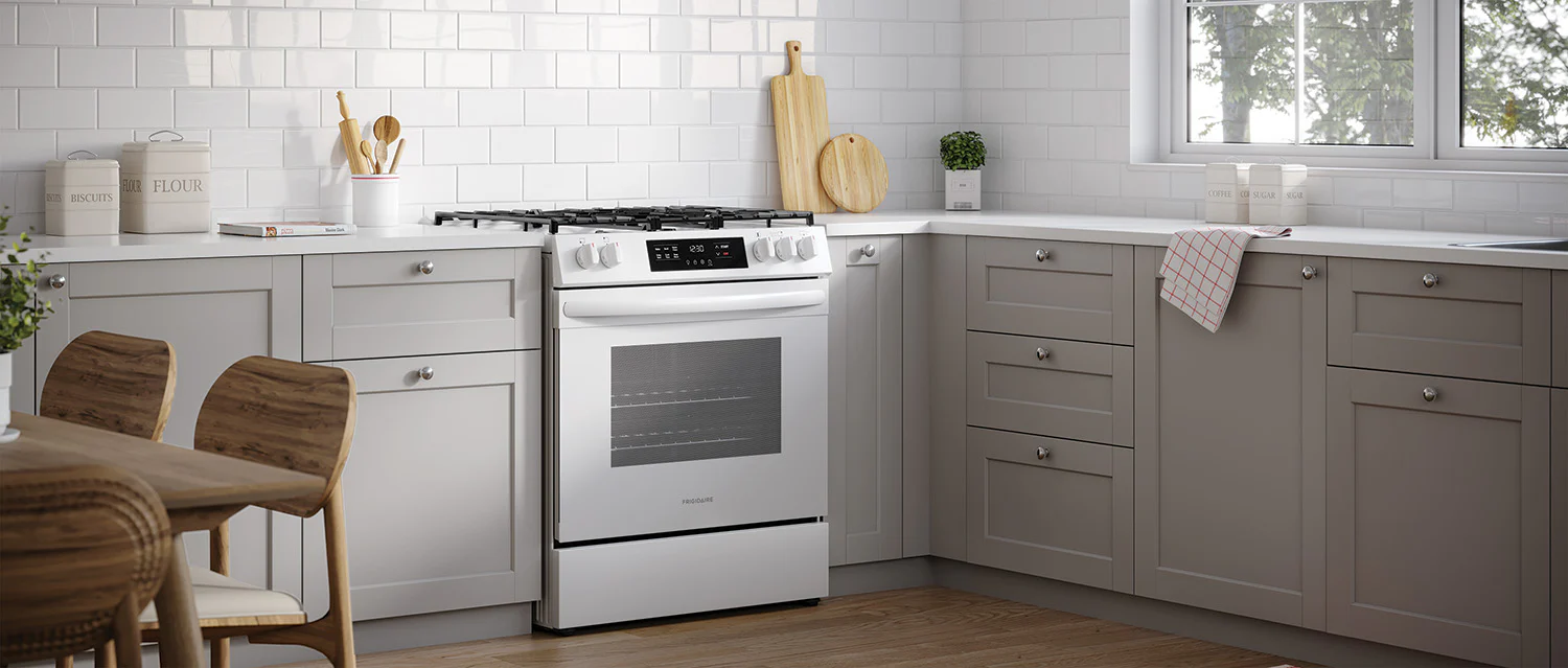 Frigidaire White 30'' Front Control Gas Range (5.1 Cu. Ft) - FCFG3062AW - Image 2