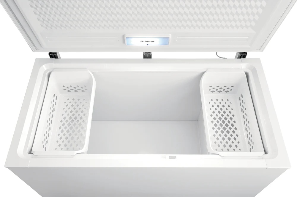 Frigidaire White Chest Freezer (15 Cu. Ft.) - FFCL1542AW - Image 3