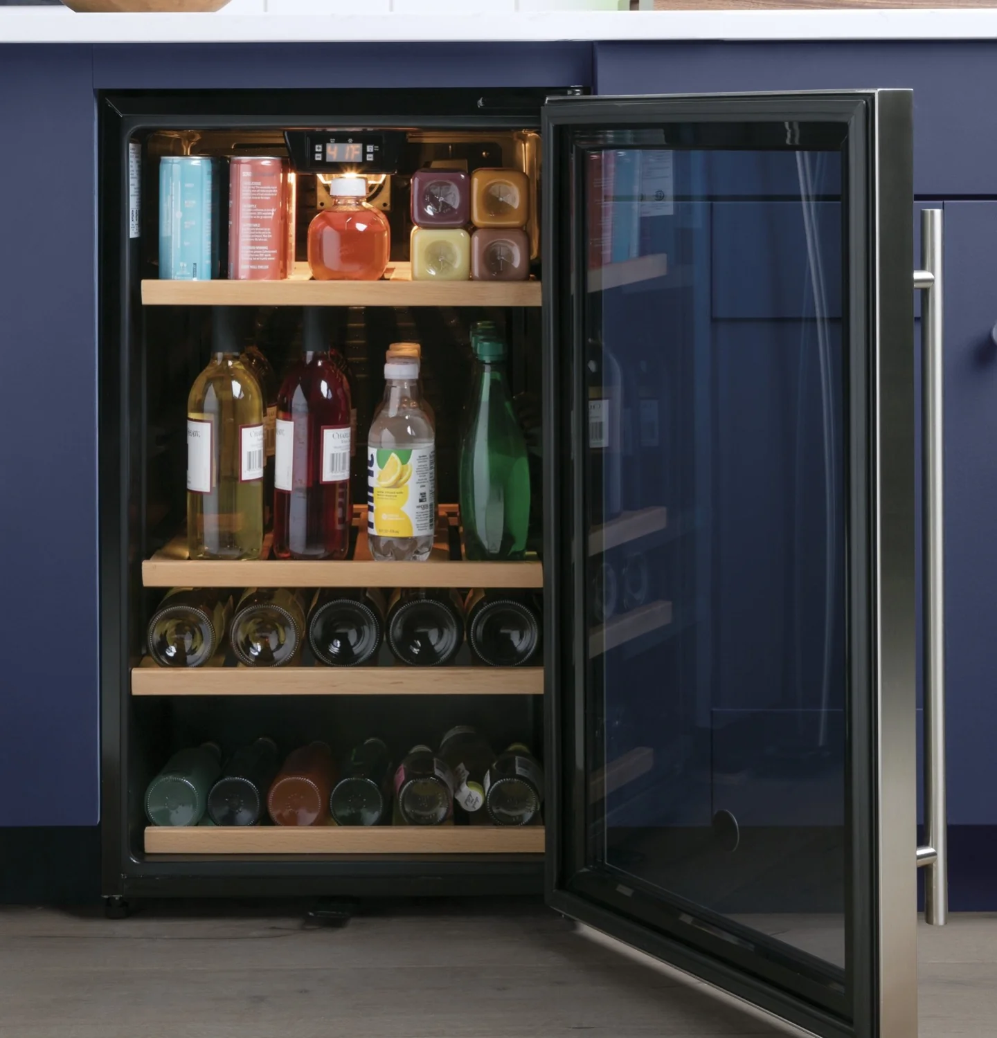 GE Stainless Steel Beverage Centre (4.1 Cu.Ft.) - GVS04BQNSS - Image 3