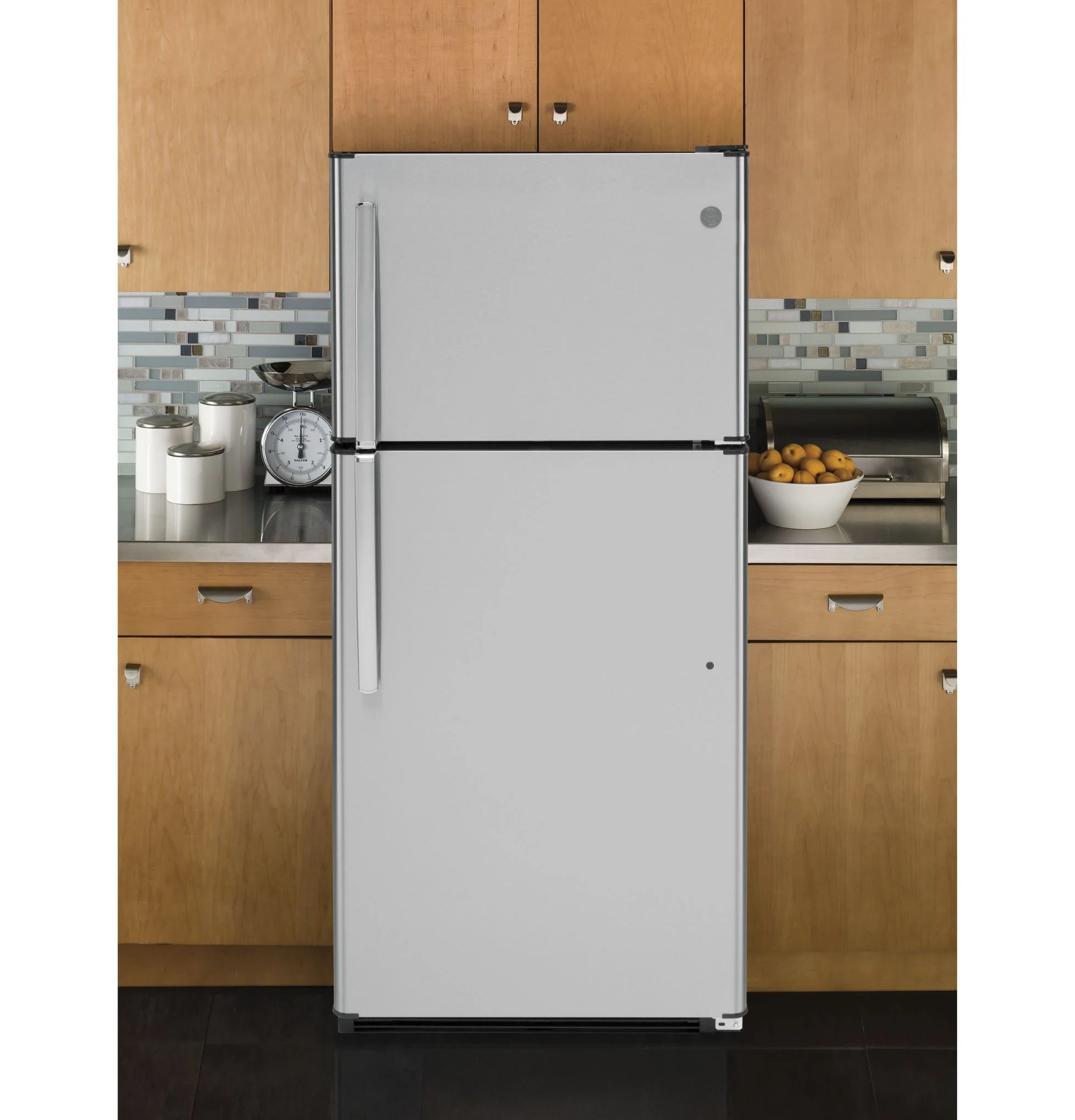 GE 29.75" 18 Cu. Ft. Stainless Steel Top-Freezer Refrigerator - GTE18FSLKSS - Image 4