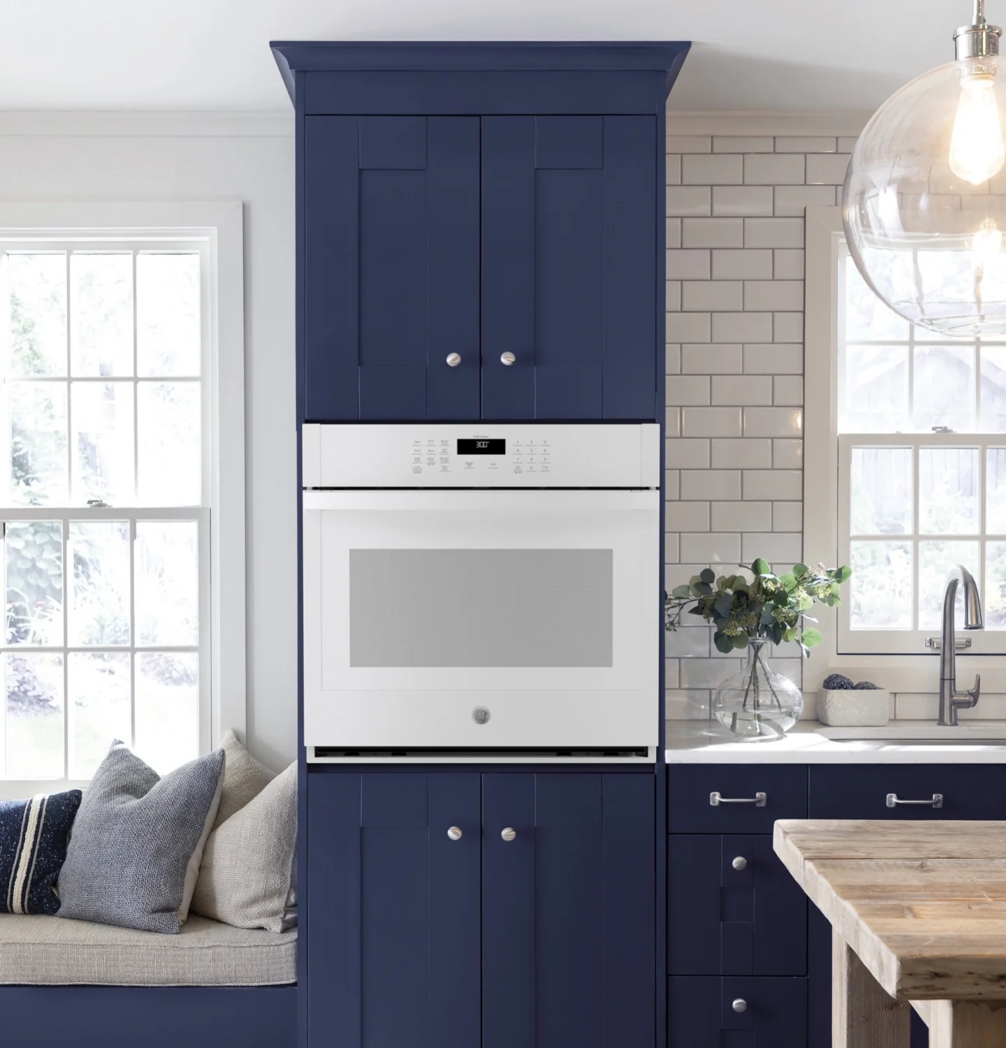 GE White Single Wall Oven (4.3 Cu.Ft.) - JKS3000DNWW - Image 2