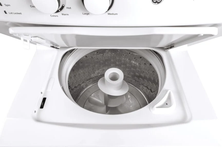 GE White Unitized Spacemaker® Washer (4.4 Cu.Ft.) and White Gas Dryer (5.9 Cu.Ft.) - GUD27GSSMWW - Image 3