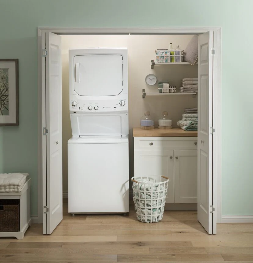 GE White Unitized Spacemaker® Washer (4.4 Cu.Ft.) and White Gas Dryer (5.9 Cu.Ft.) - GUD27GSSMWW - Image 4