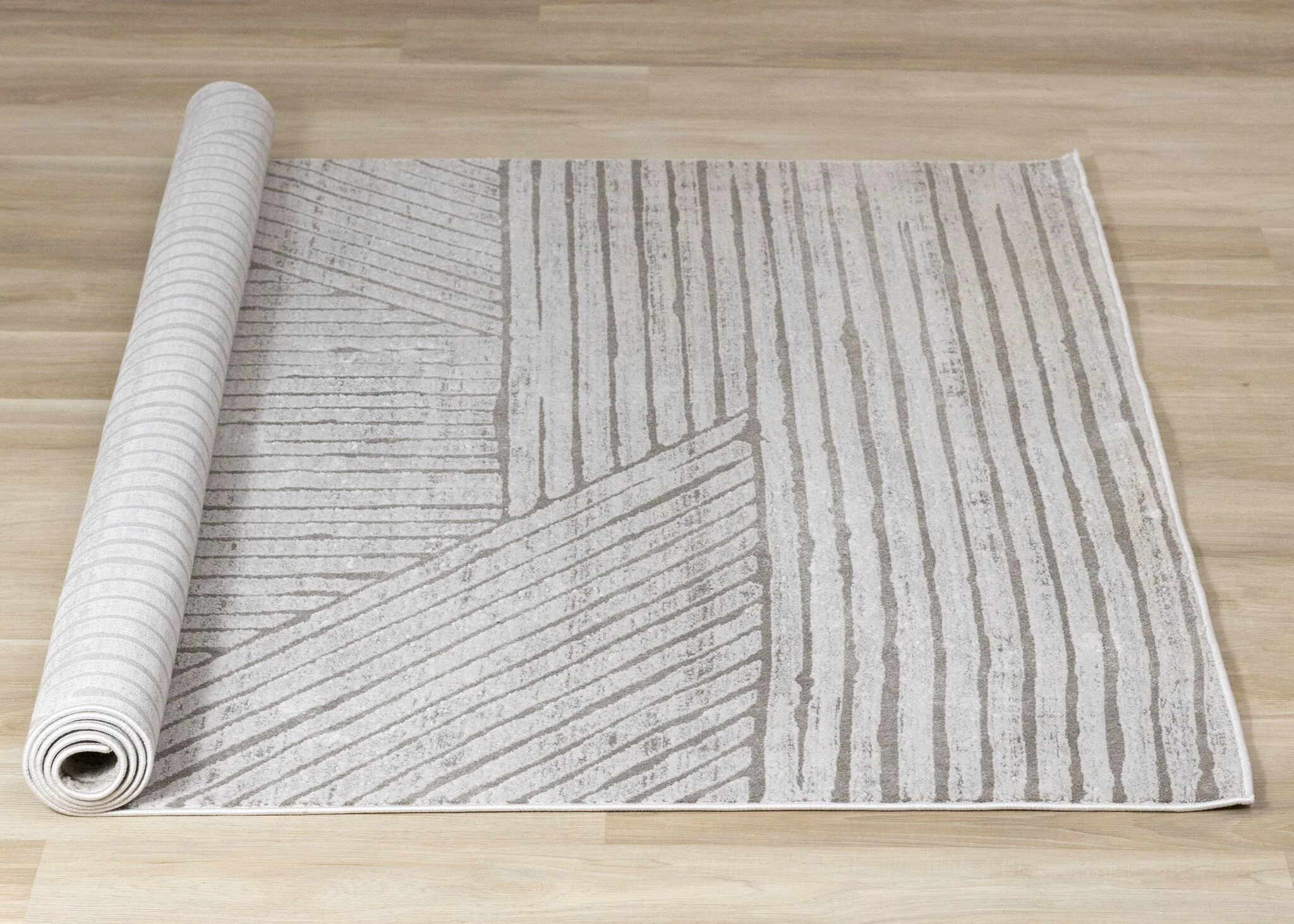 Hayden 5'3" x 7'7" Modern Lines Area Rug - Grey - Image 10