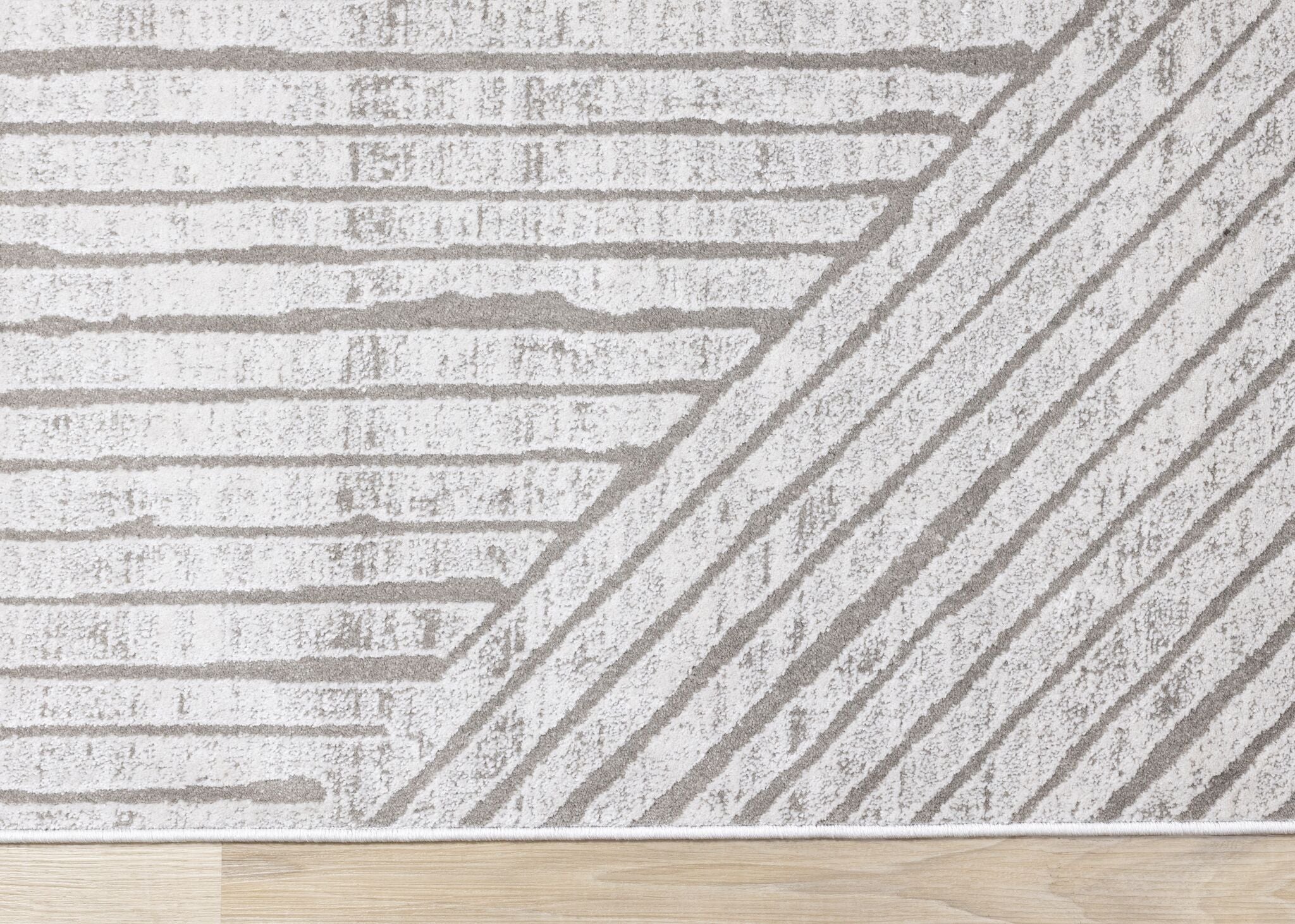 Hayden 5'3" x 7'7" Modern Lines Area Rug - Grey - Image 4