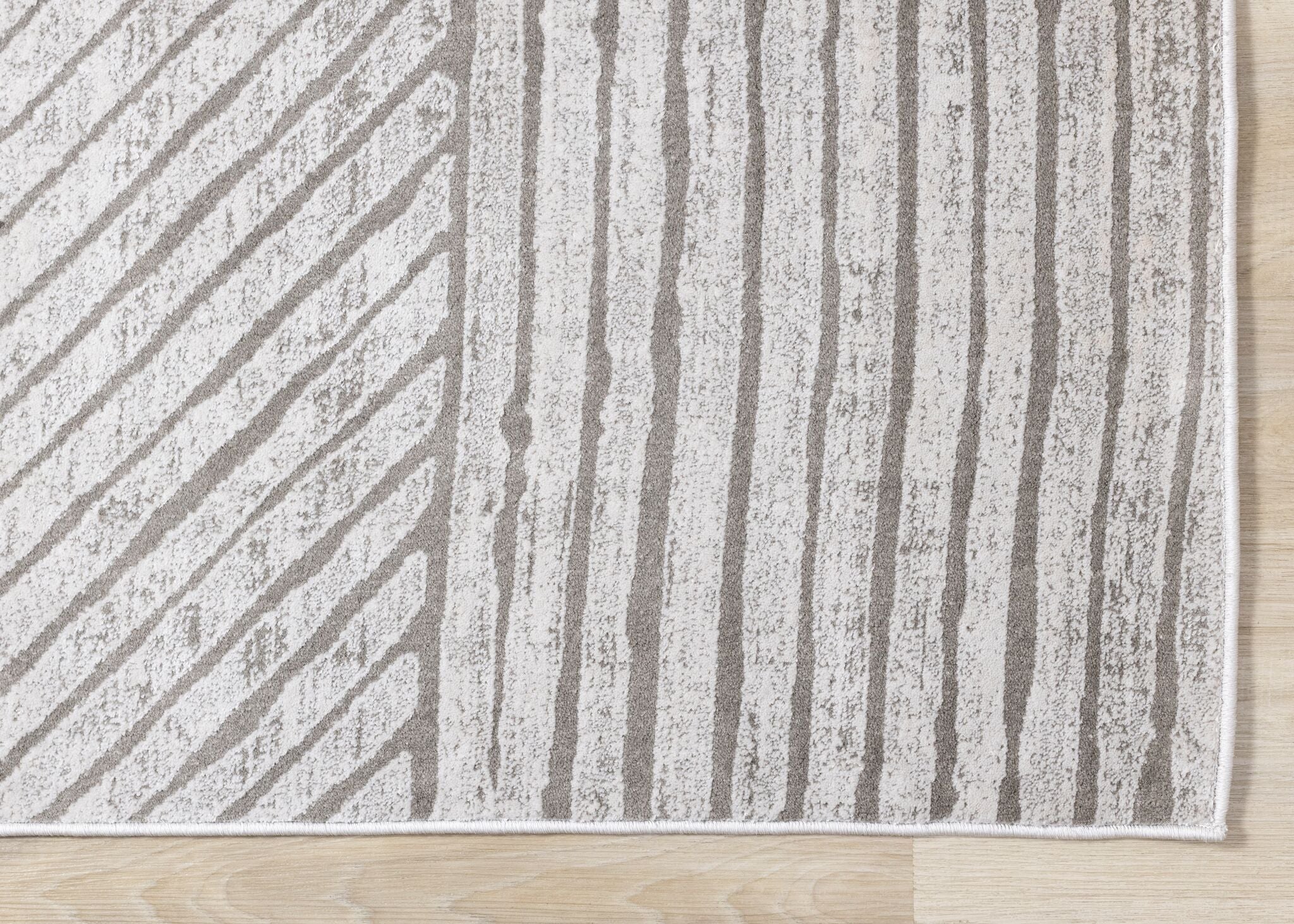 Hayden 5'3" x 7'7" Modern Lines Area Rug - Grey - Image 7