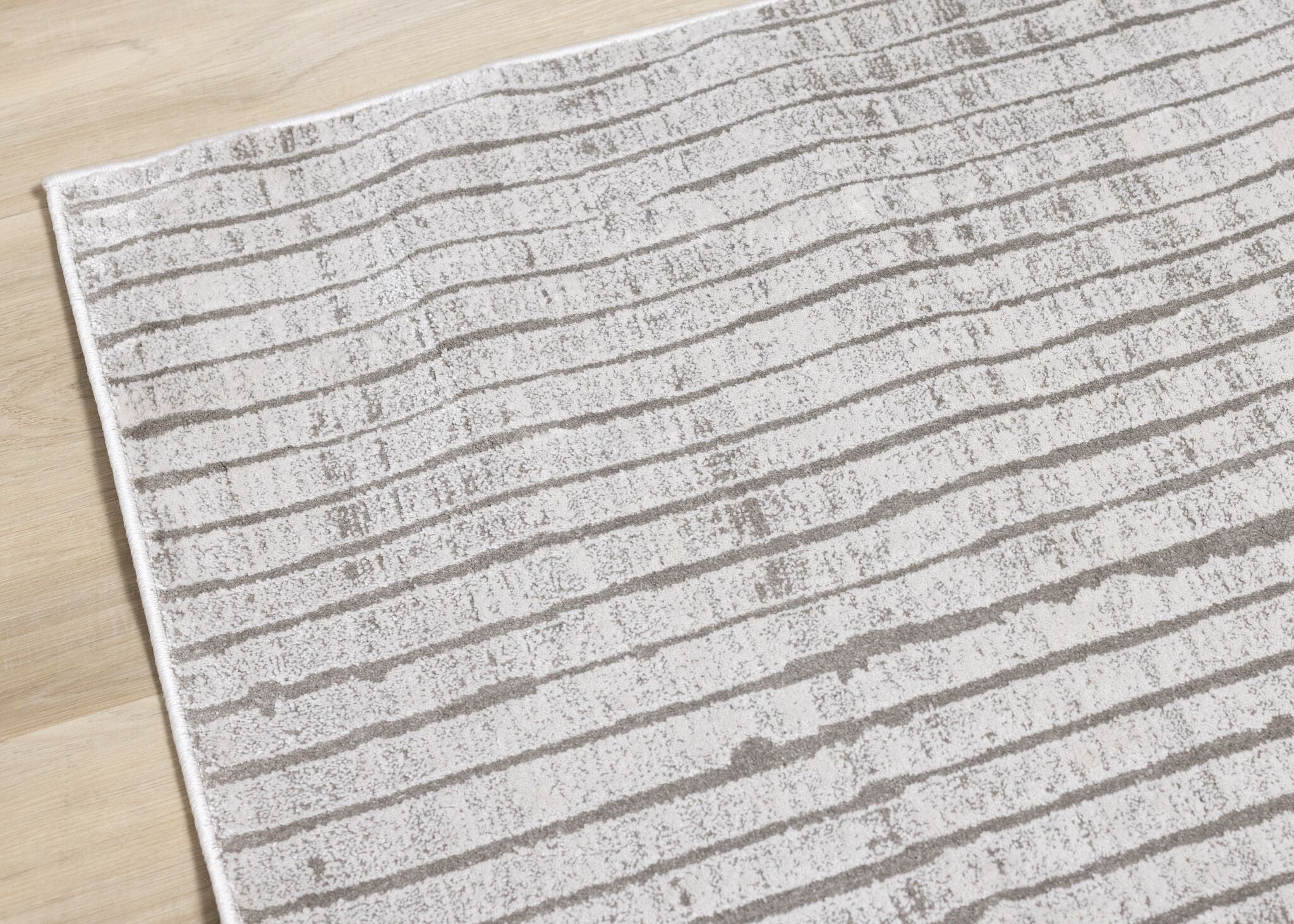 Hayden 5'3" x 7'7" Modern Lines Area Rug - Grey - Image 8