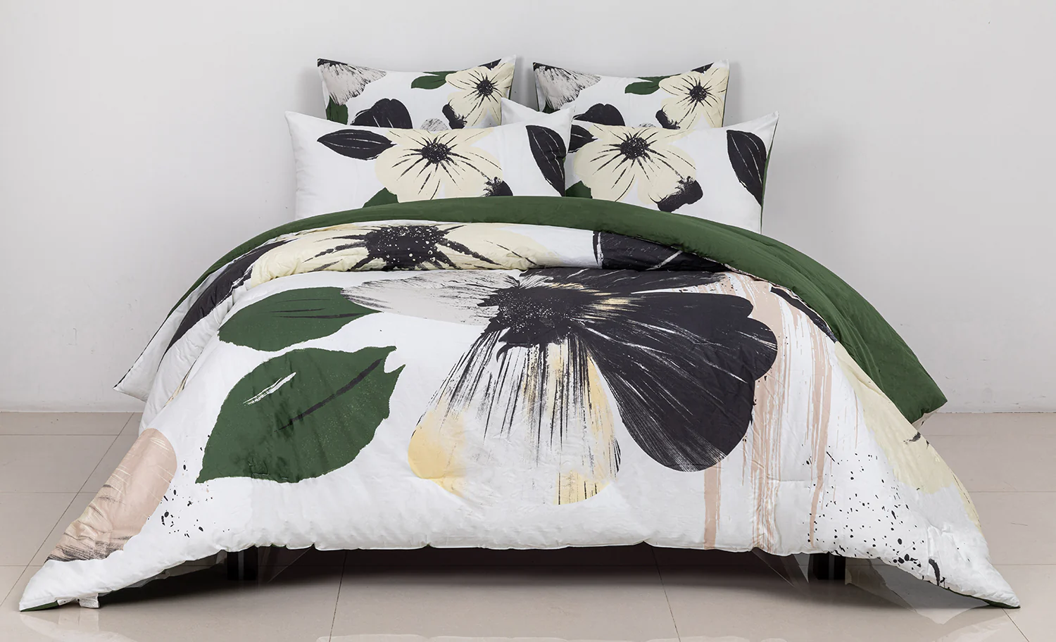 In Full Bloom 5-Piece King Comforter Set - White, Green, Black