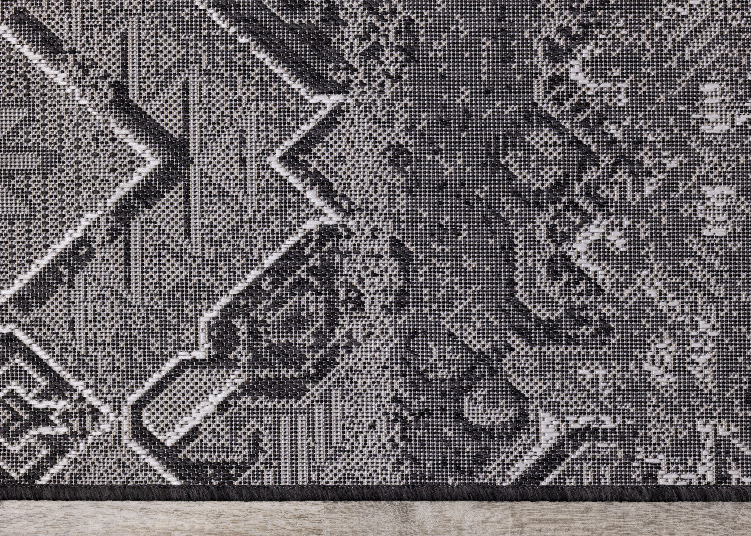 Jango Indoor/Outdoor Geometric Area Rug - 5' X 7' - Grey/Black - Image 8