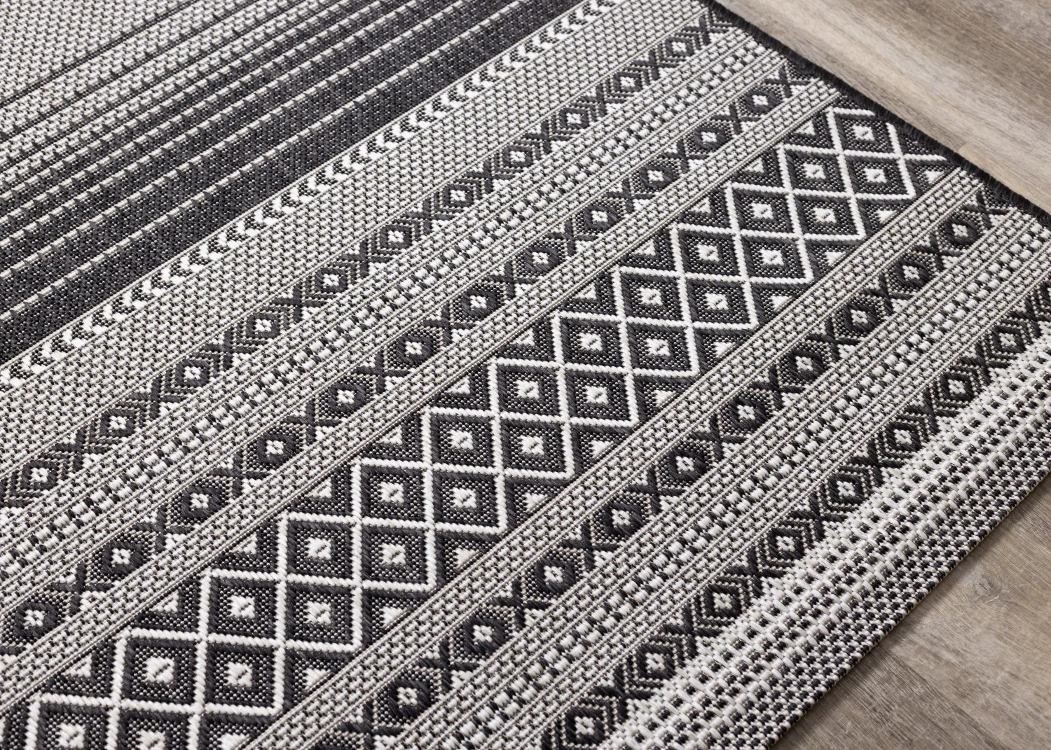 Jango Indoor/Outdoor Tribal Area Rug - 5' X 7' - Grey/Black - Image 4