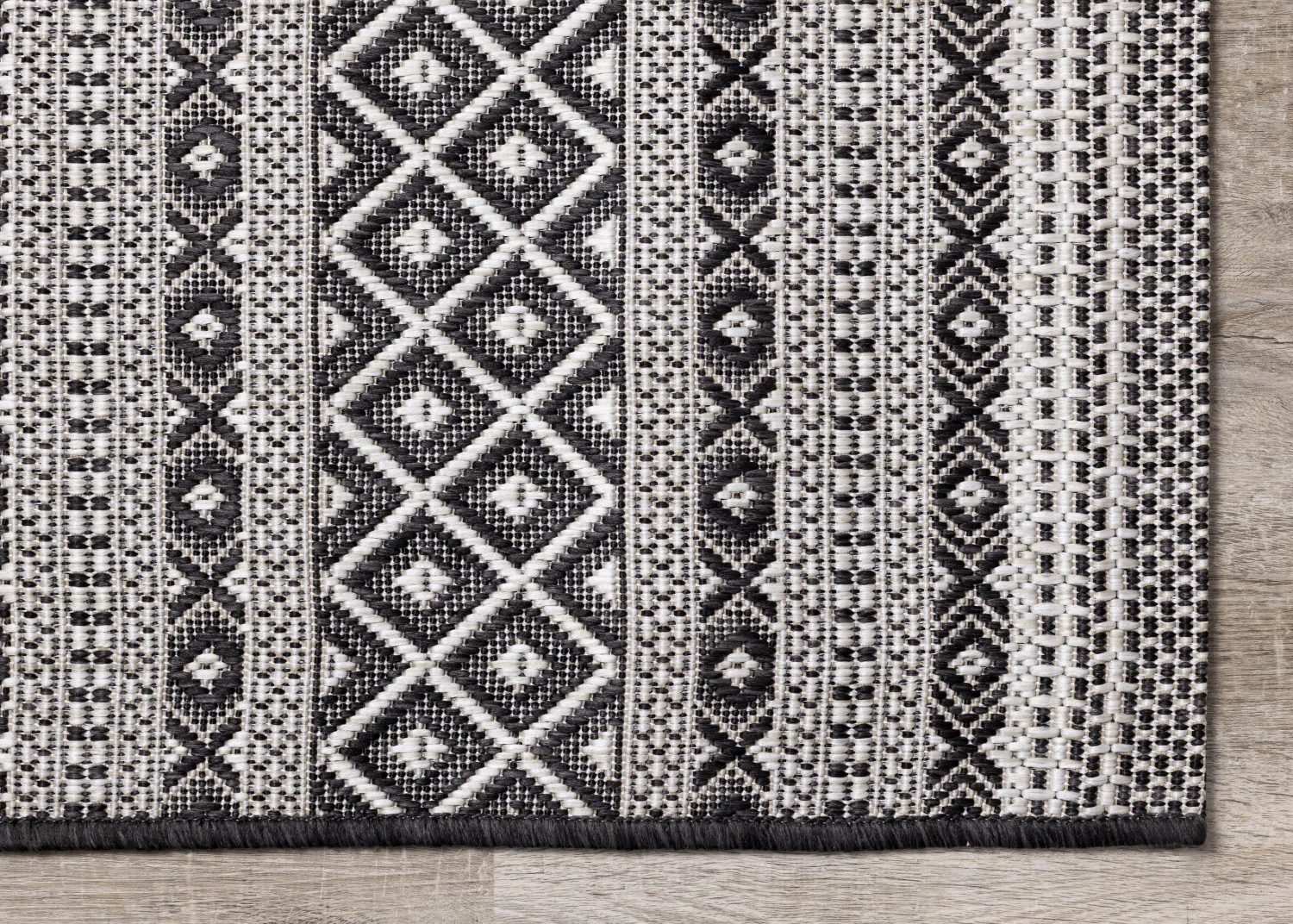 Jango Indoor/Outdoor Tribal Area Rug - 5' X 7' - Grey/Black - Image 5
