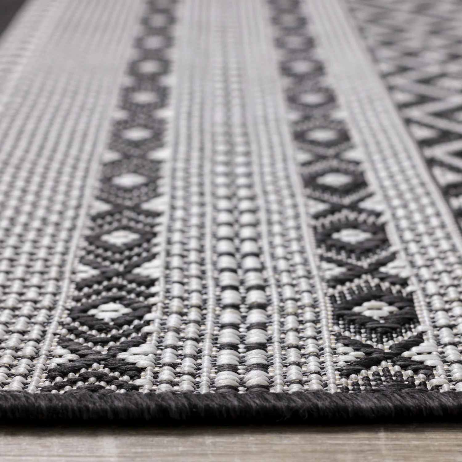 Jango Indoor/Outdoor Tribal Area Rug - 5' X 7' - Grey/Black - Image 9