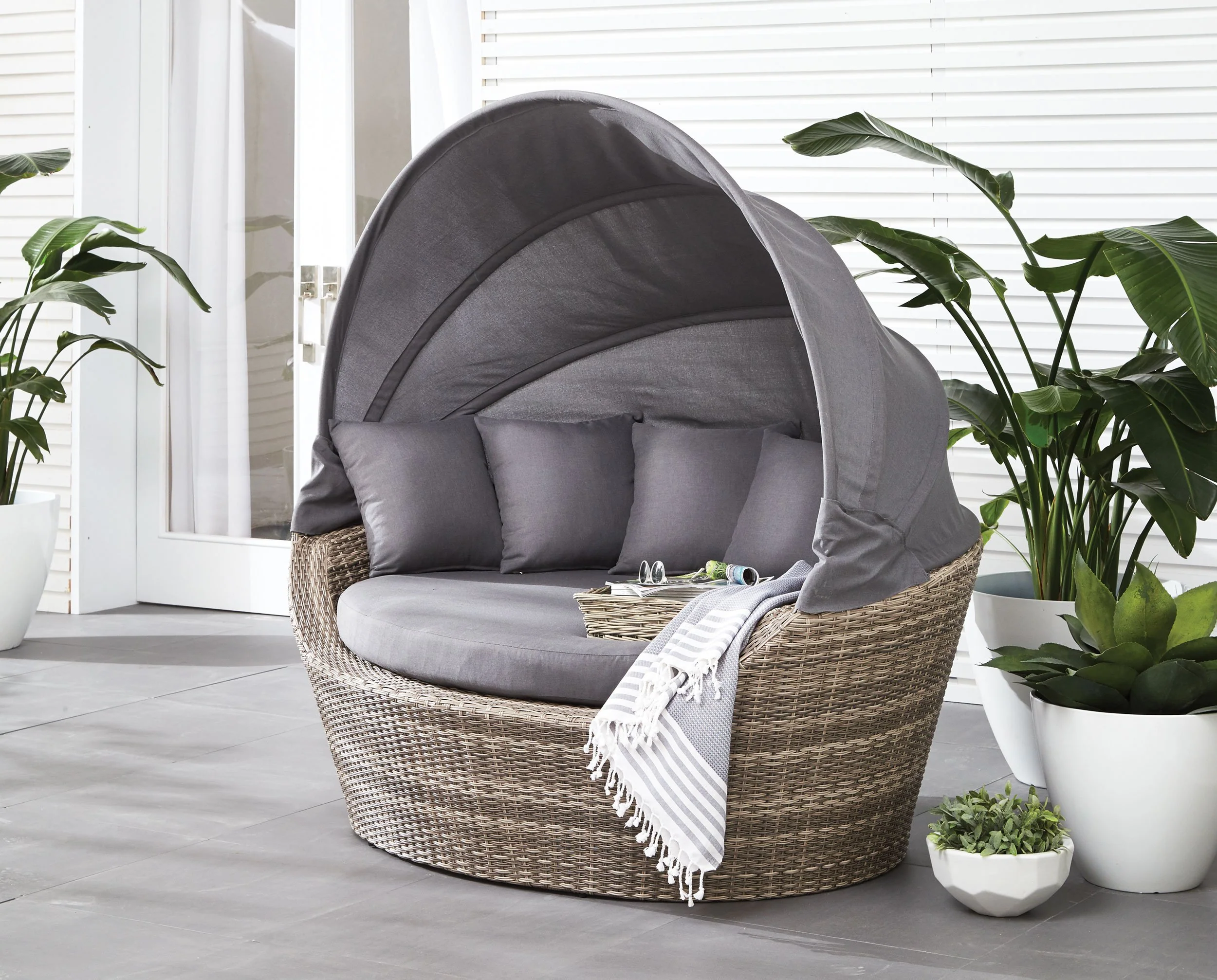 Jonathan Outdoor Patio Daybed - Smokey Grey - Image 2