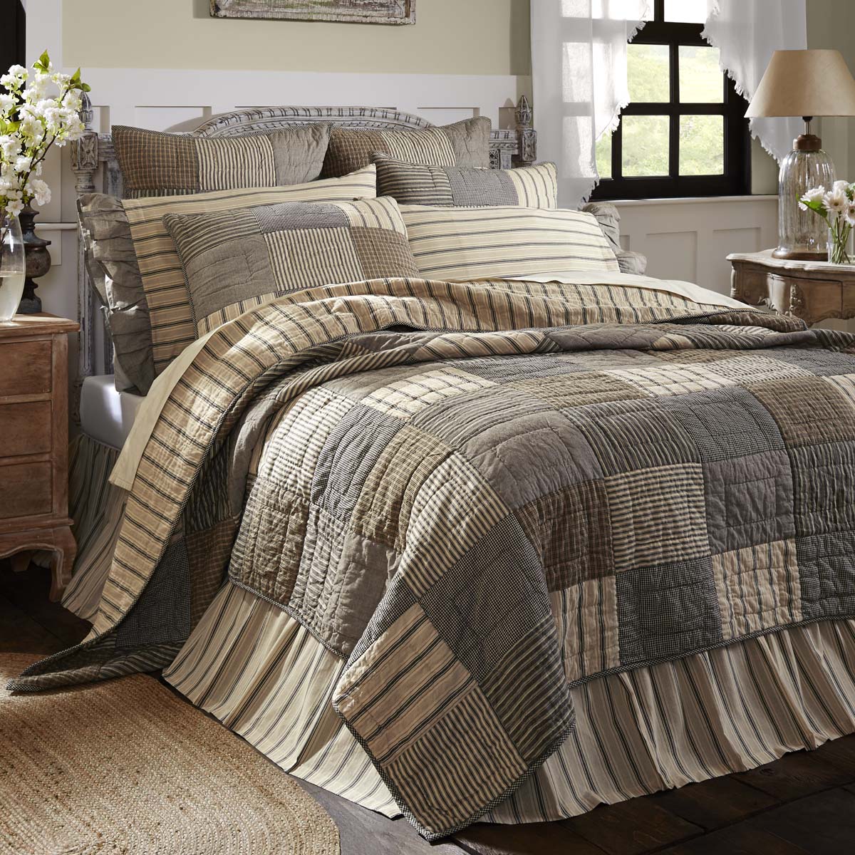 Kiraly Utca Luxury King Quilt 120Wx105L - Image 2
