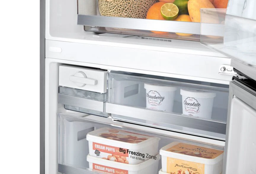 LG 28" 15 Cu. Ft. Platinum SilverCounter-Depth Bottom-Freezer Refrigerator with Door Cooling - LBNC15251V - Image 7