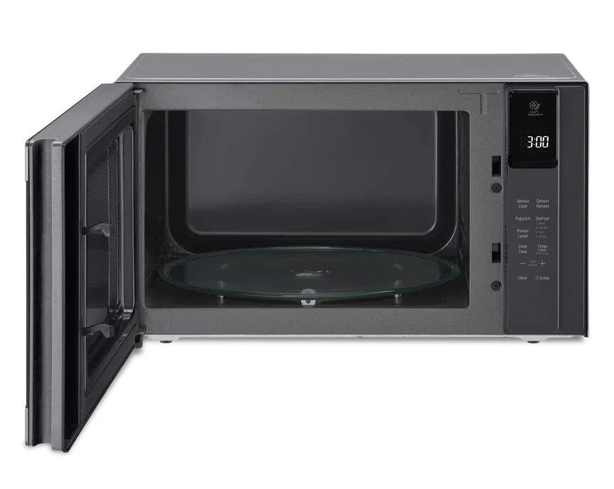 LG Smudge Resistant Stainless Steel NeoChef™ Countertop Microwave with Smart Inverter and EasyClean® (1.5 Cu.Ft) - LMC1575ST - Image 3