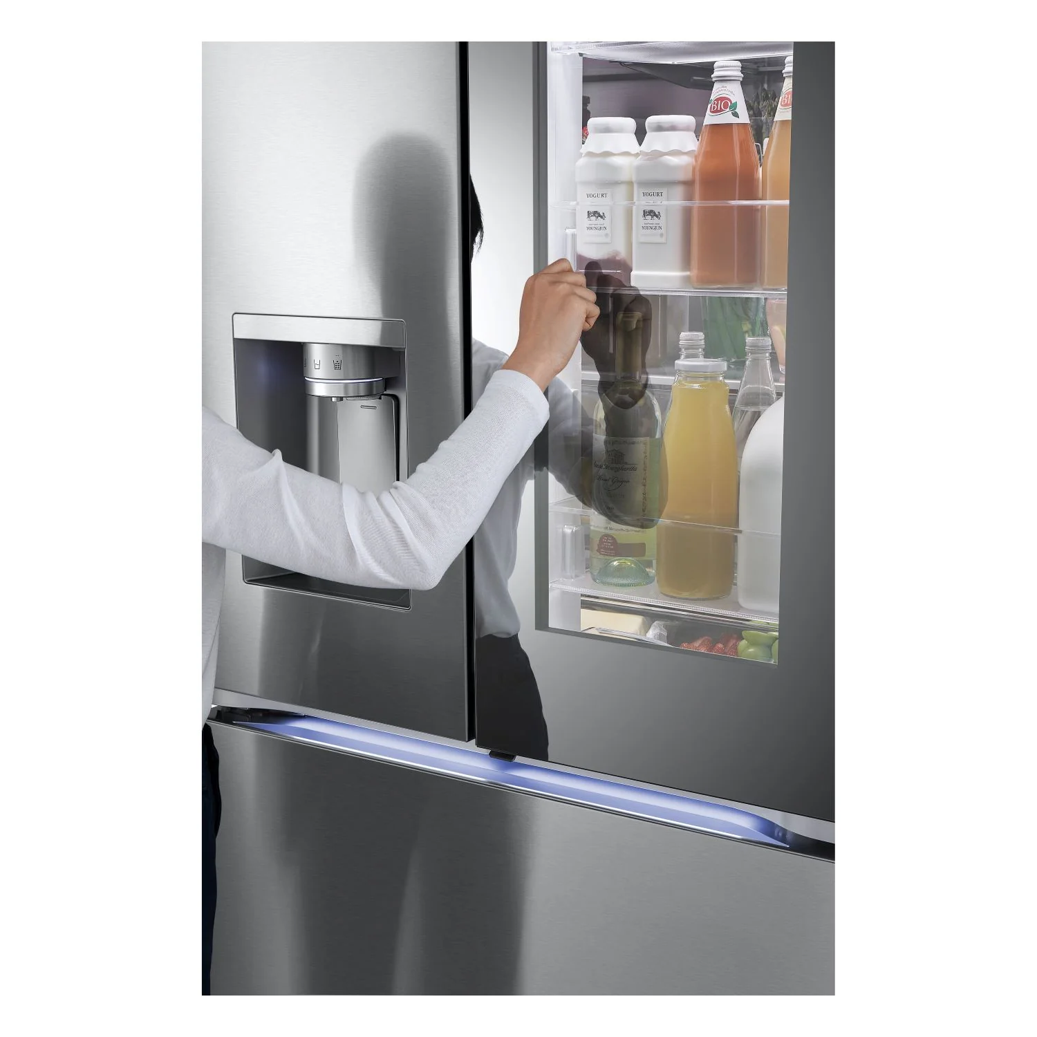 LG 35.75" 31 Cu.Ft. Stainless Steel Smart Mirror InstaView™ Door-in-Door® French Door Refrigerator - LRYKS3106S - Image 4