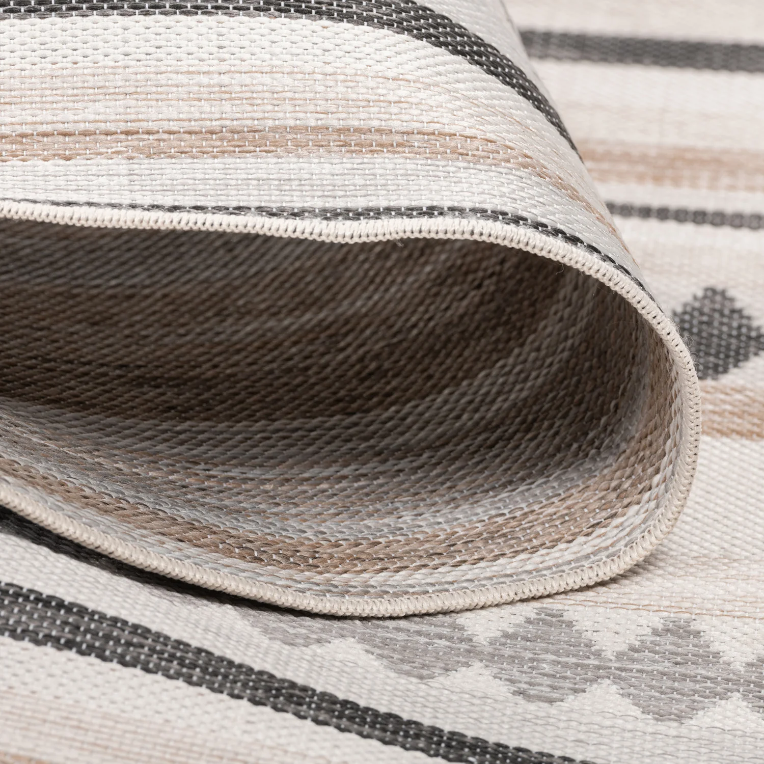 Marbella Modern Outdoor Rug - 5' x 7' - Grey/Black - Image 4