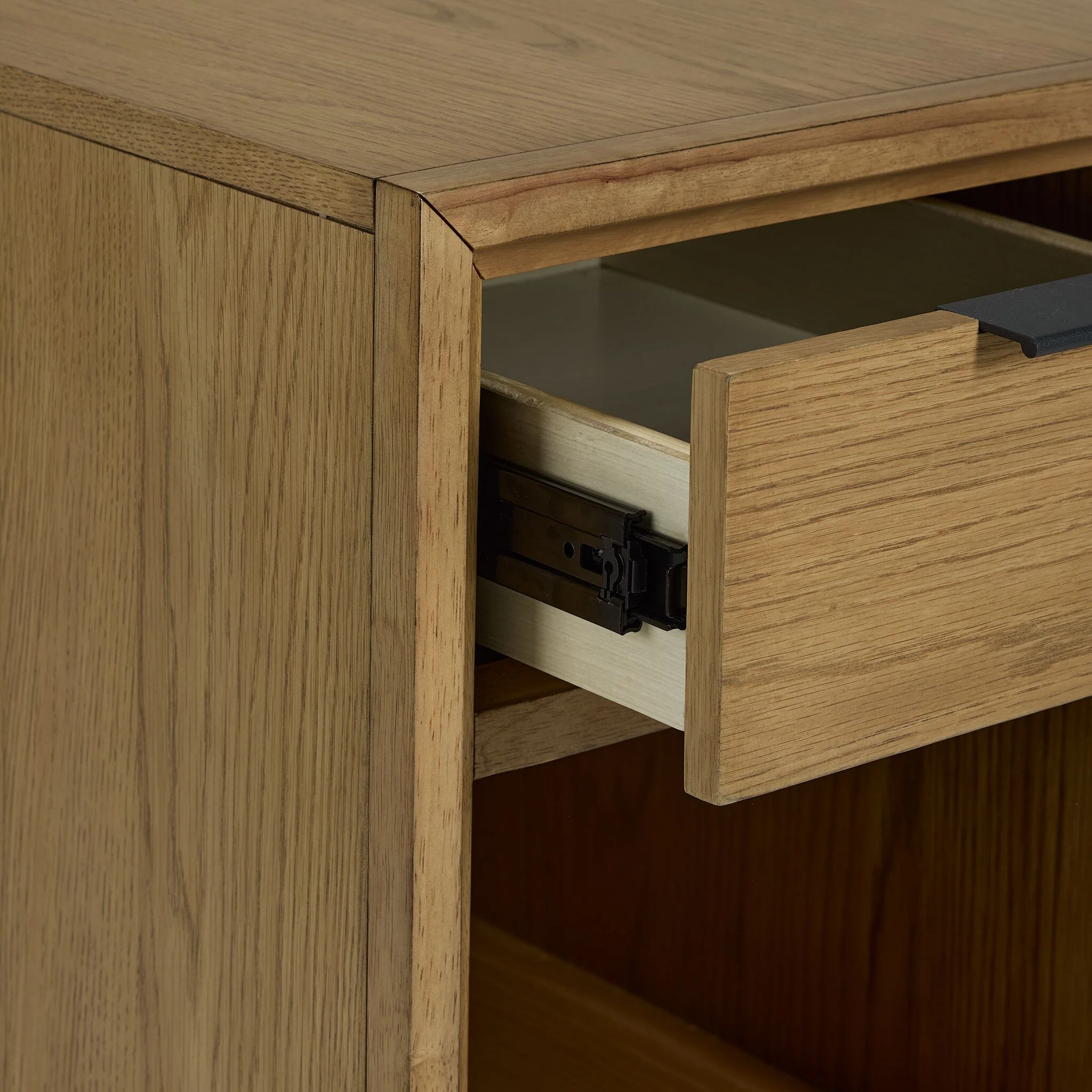 Feeling Connected - Newport 14" Chairside Table - Oak and Black - Image 3