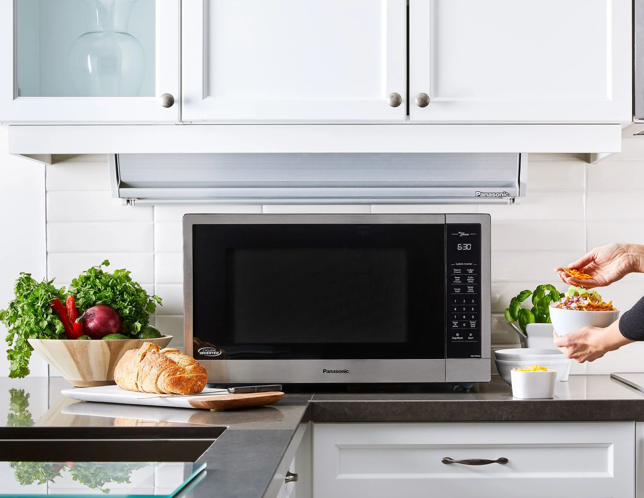 Panasonic Black Stainless Steel Countertop Microwave with Genius Sensor (2.2 Cu.Ft.) - NNST96JSC - Image 2