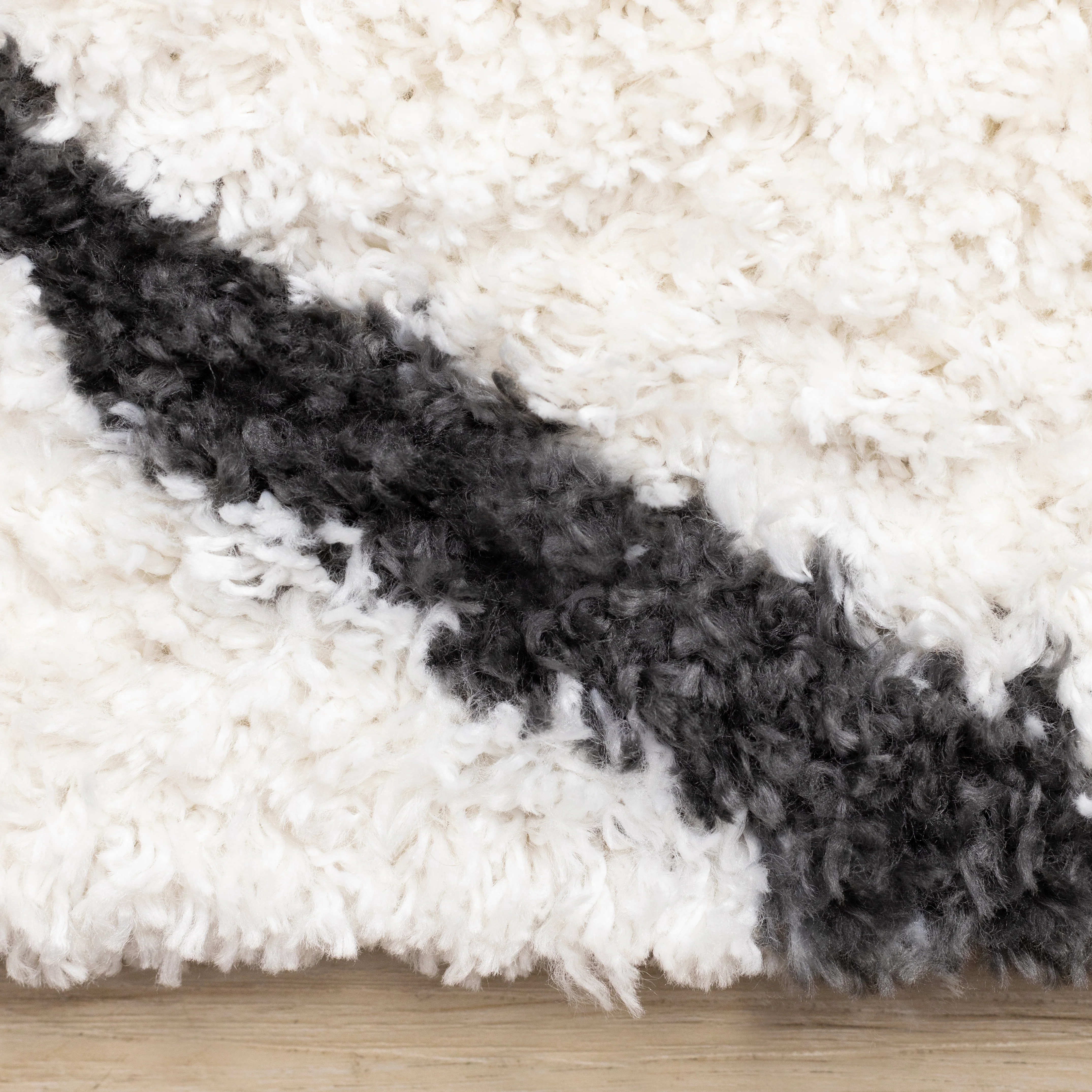 Pascal 5'3" x 7'7" Geometric Comfort Shag Area Rug - White, Grey - Image 3