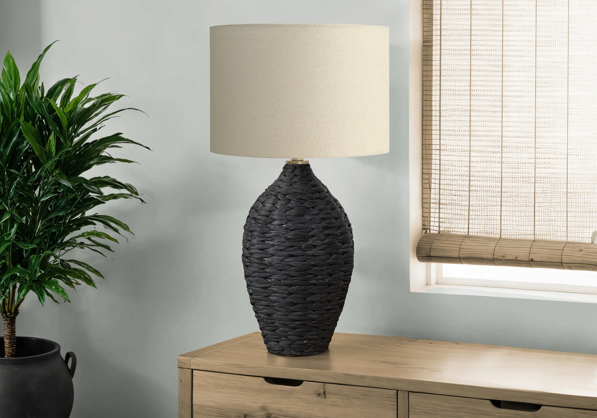 Saben Table Lamp - Black - Image 2
