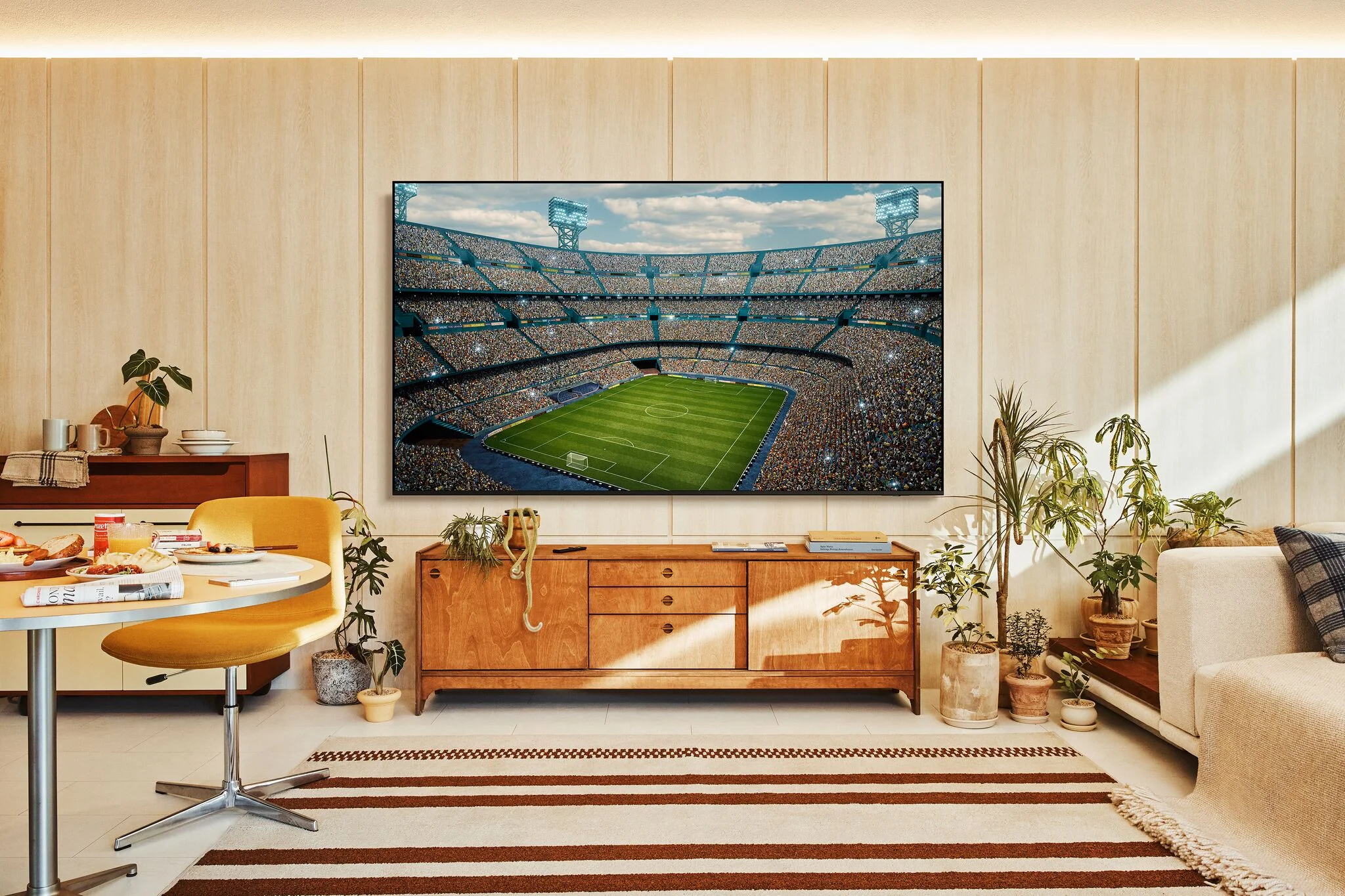 Samsung 55" 4K CUHD Smart LED TV - UN55U8000FFXZC - Image 2